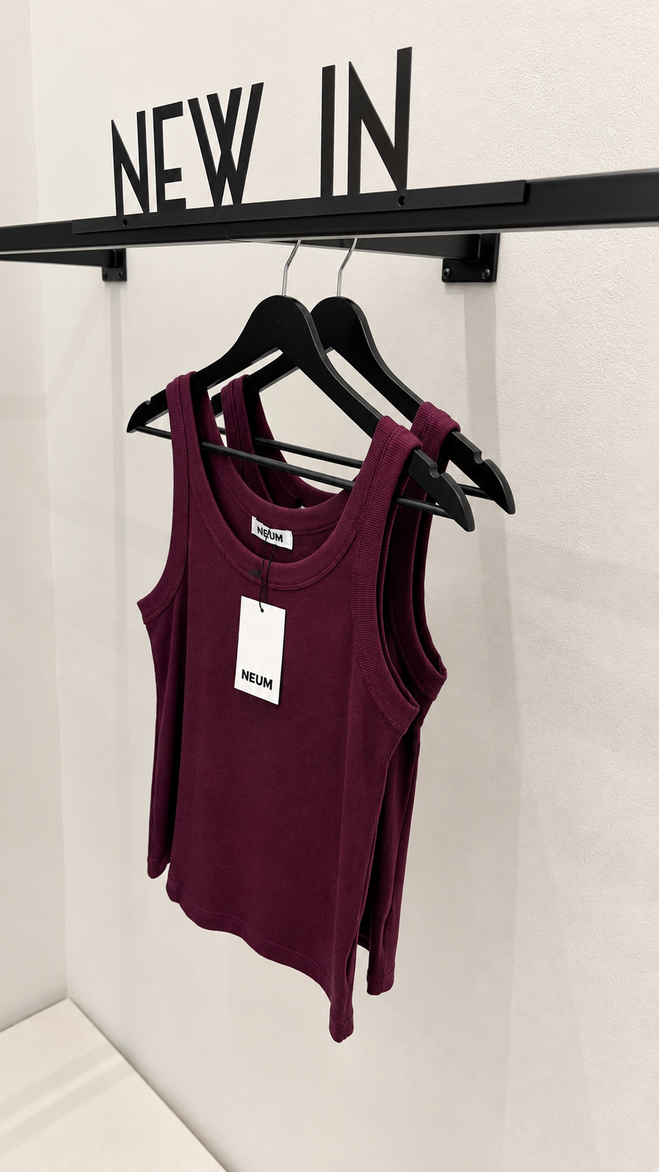 Top tirantes berenjena
