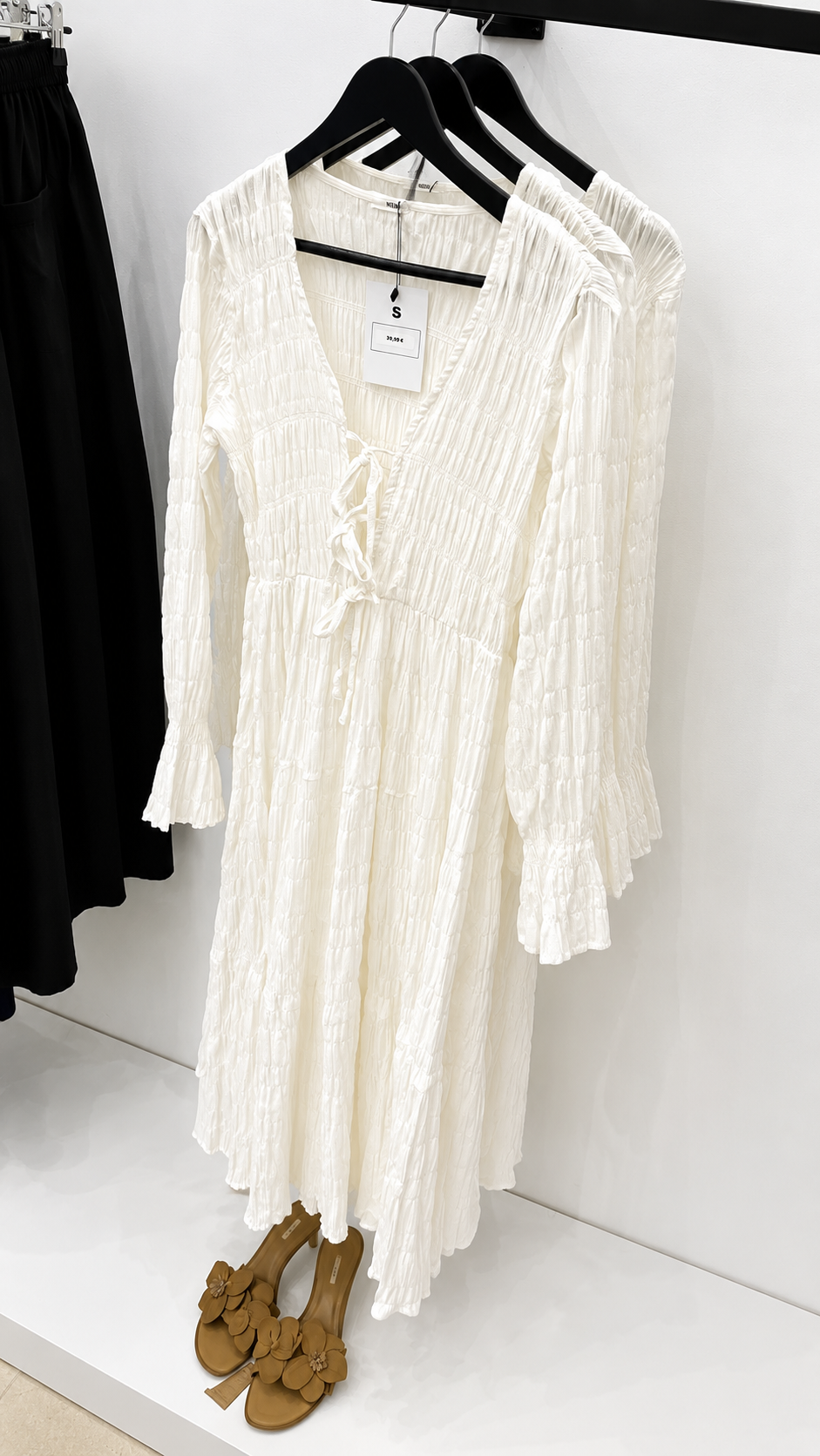 Vestido largo fruncido blanco roto