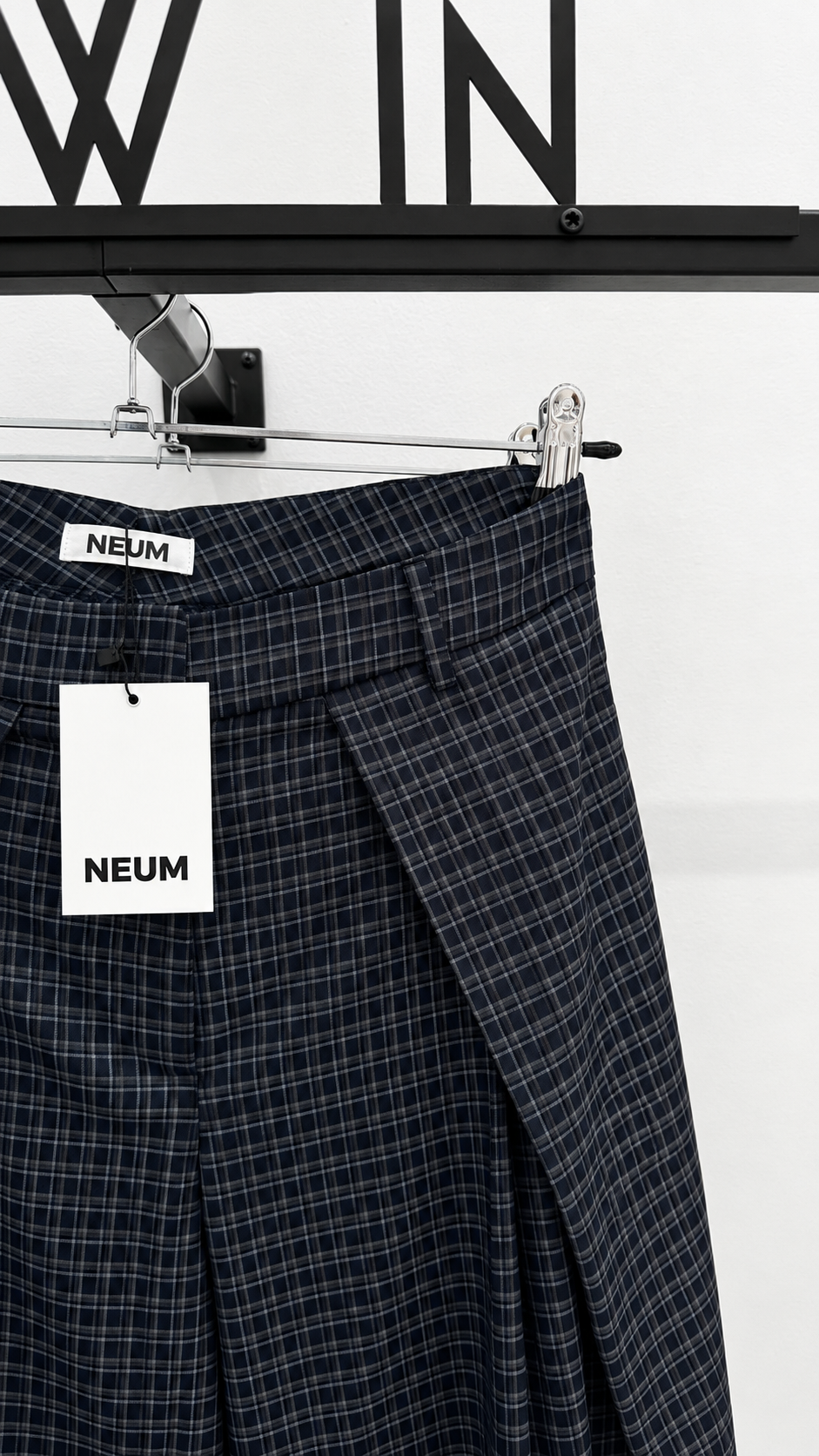 Pantalón cuadro pliegues