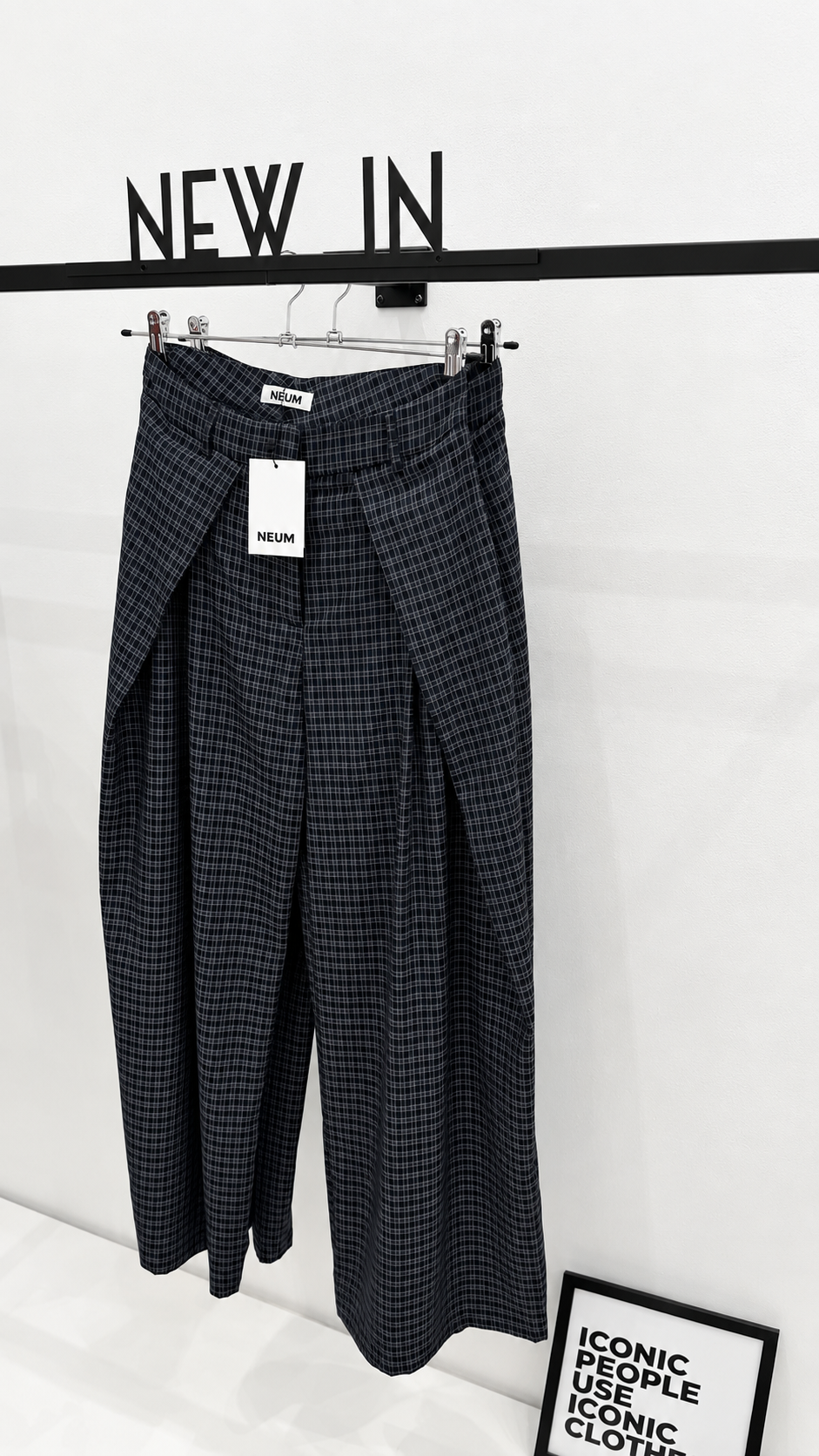 Pantalón cuadro pliegues