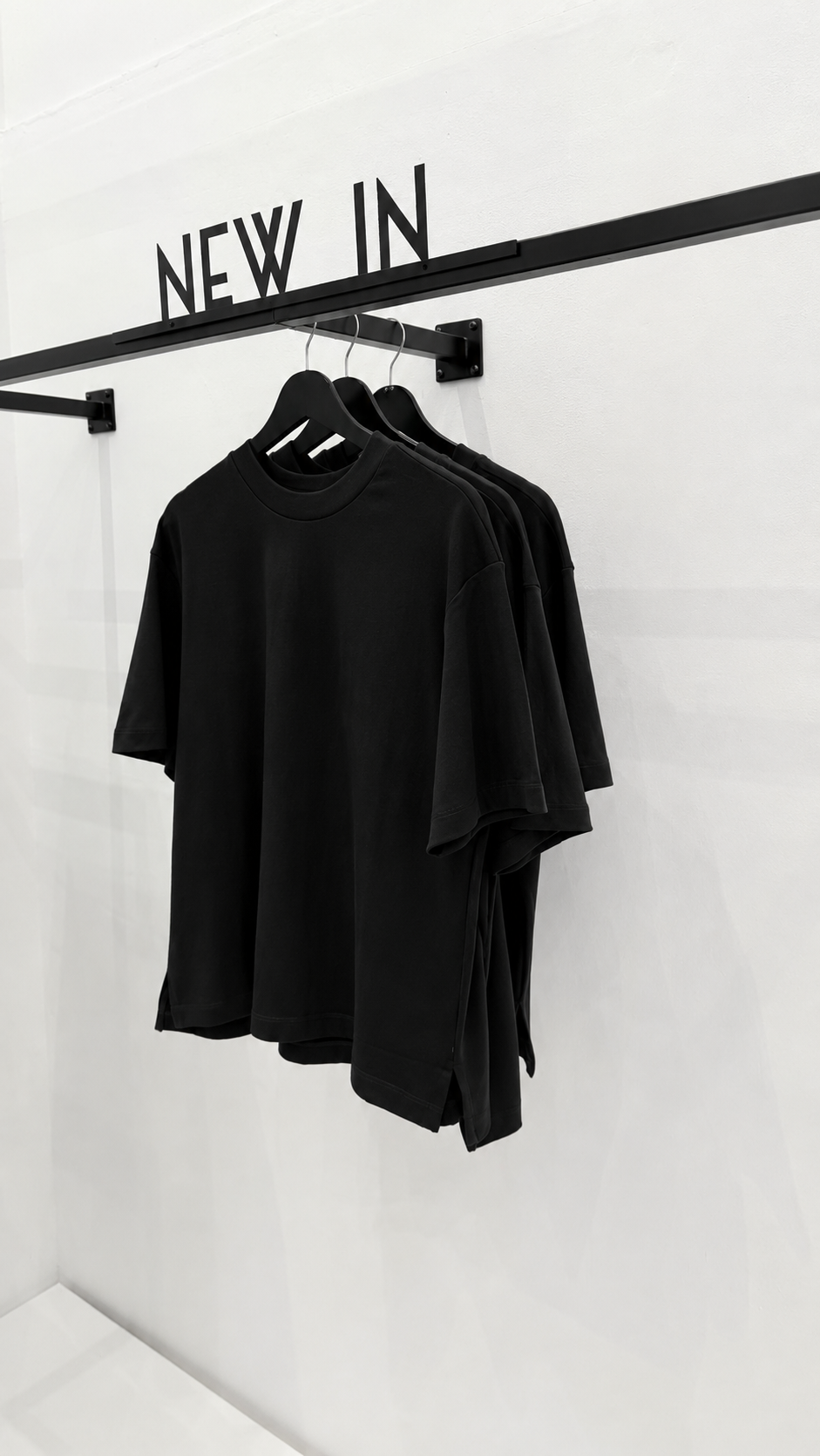 Camiseta básica abertura lateral color negro