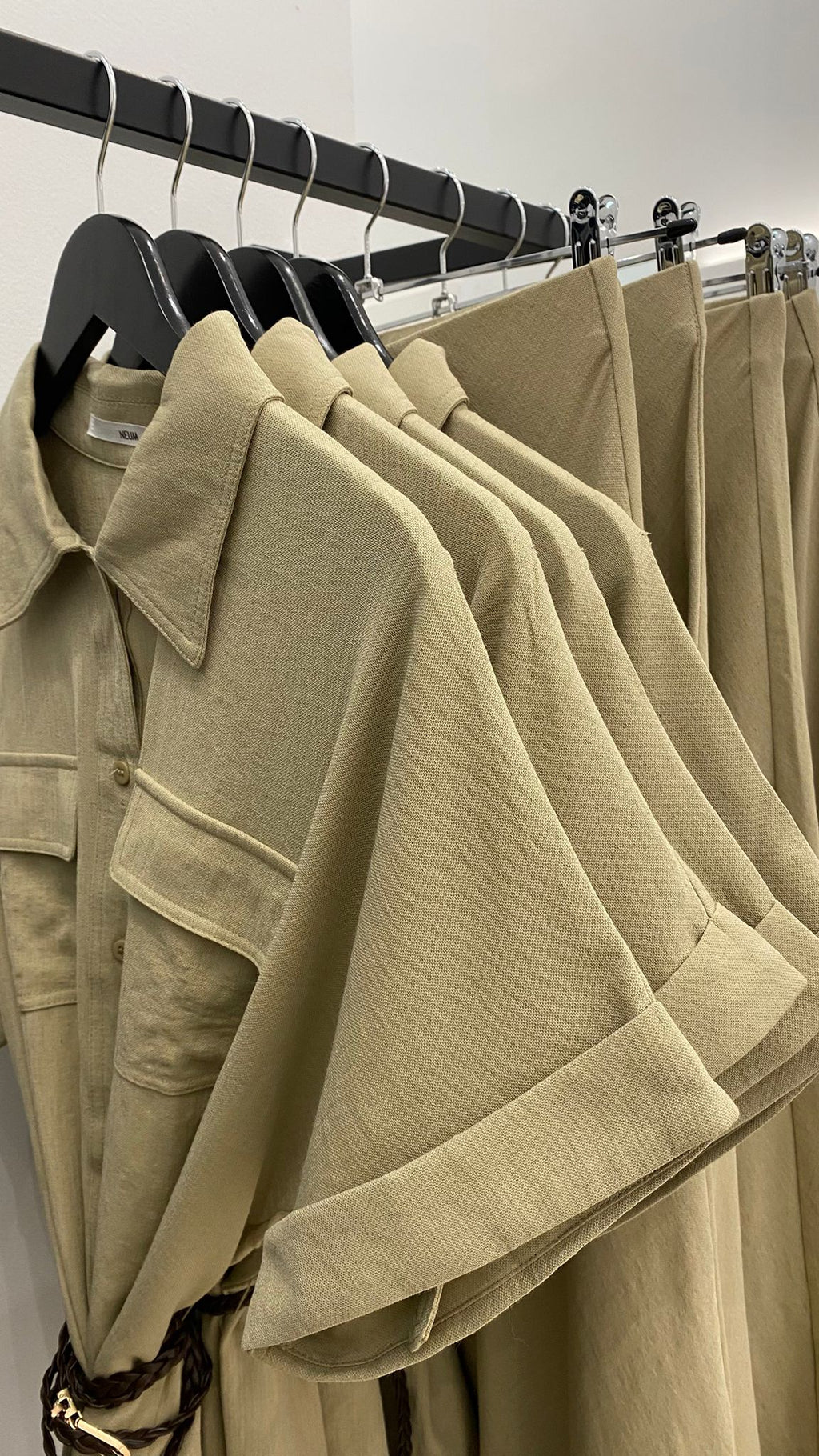 Camisa con cinturón