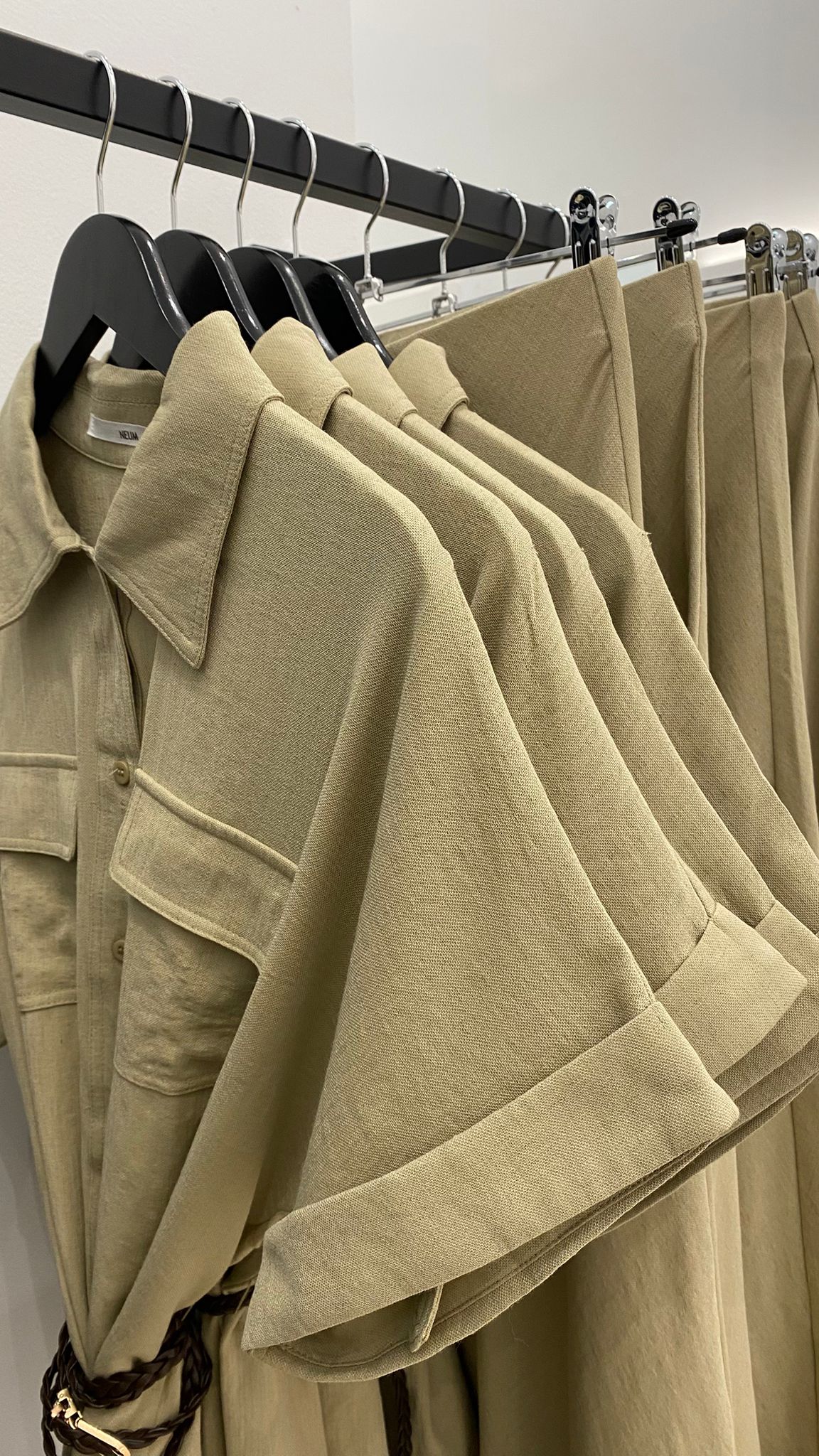 Camisa con cinturón