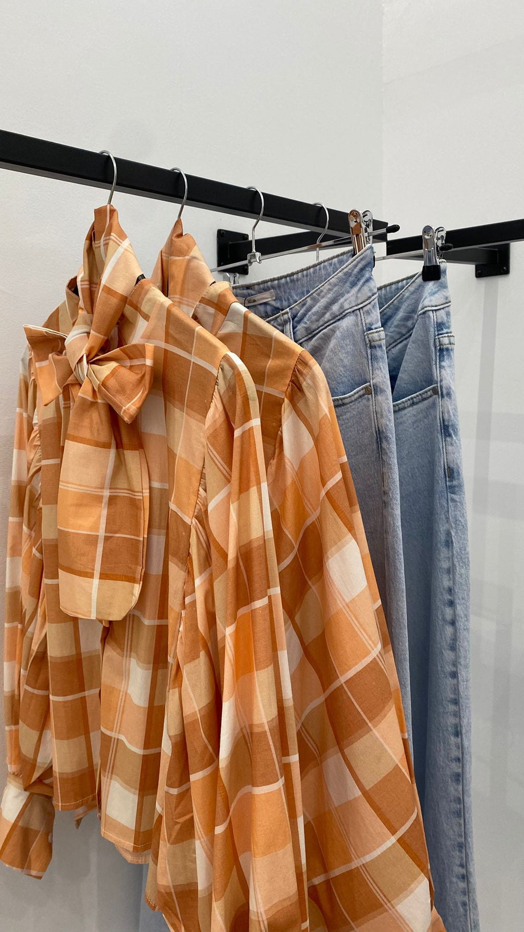 Blusa con lazada naranja