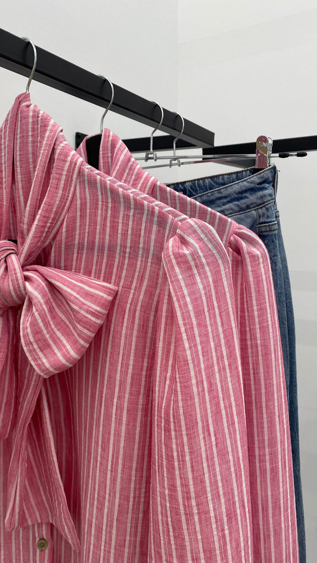 Blusa a rayas con lazada