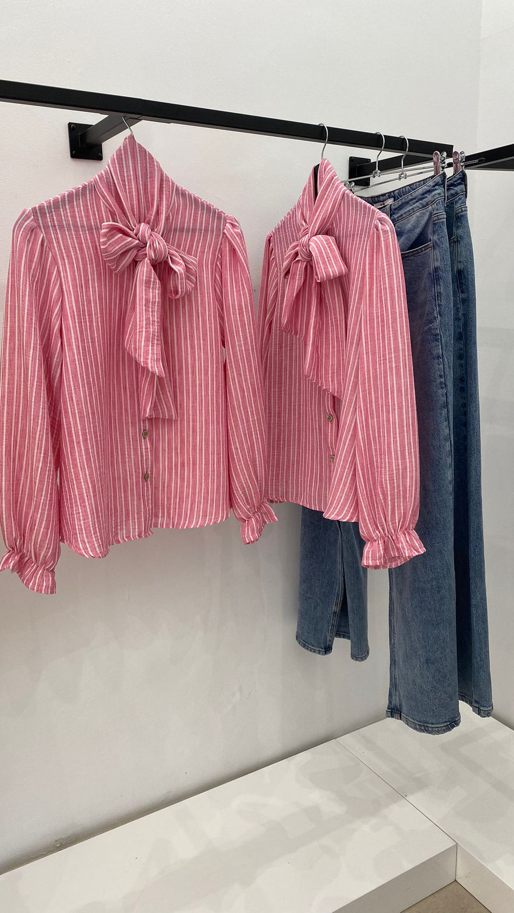 Blusa a rayas con lazada