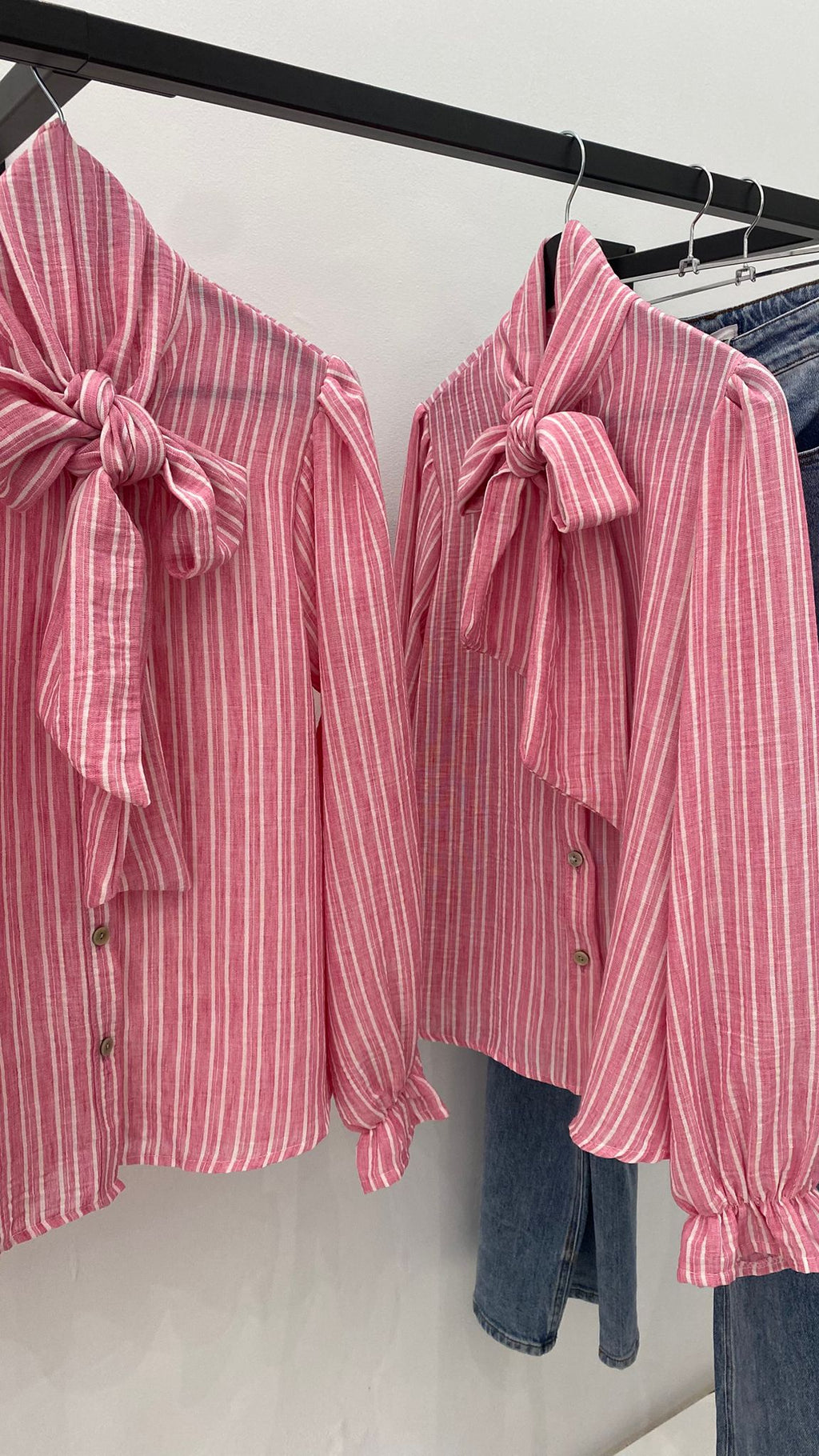 Blusa a rayas con lazada