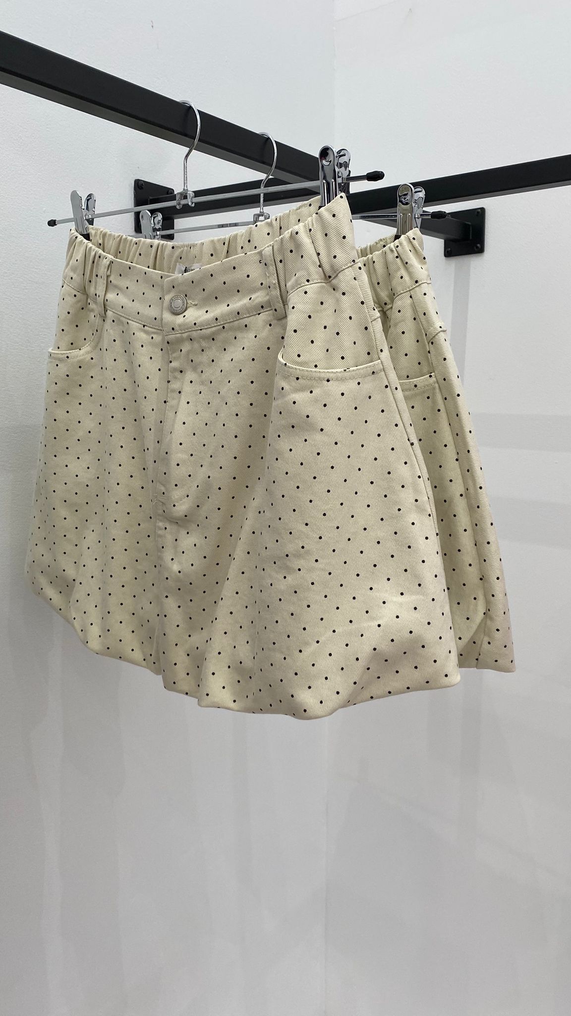 Mini falda abullonada dots