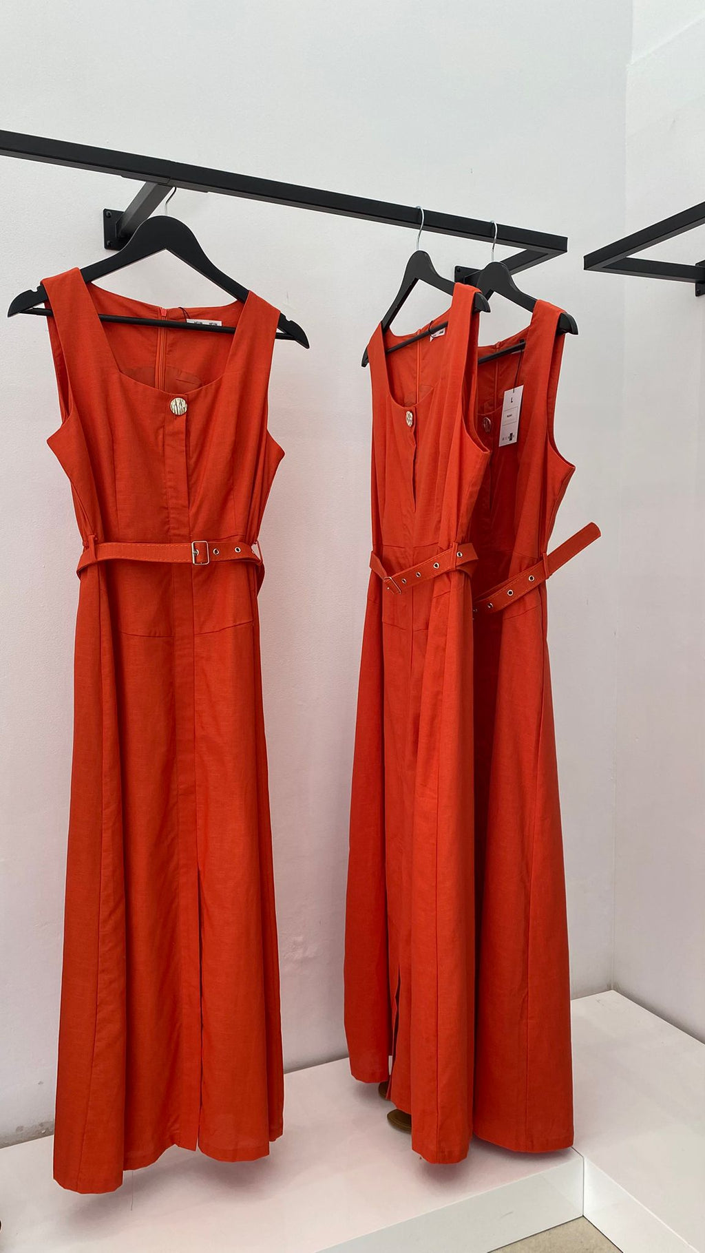 Vestido largo teja con cinturón
