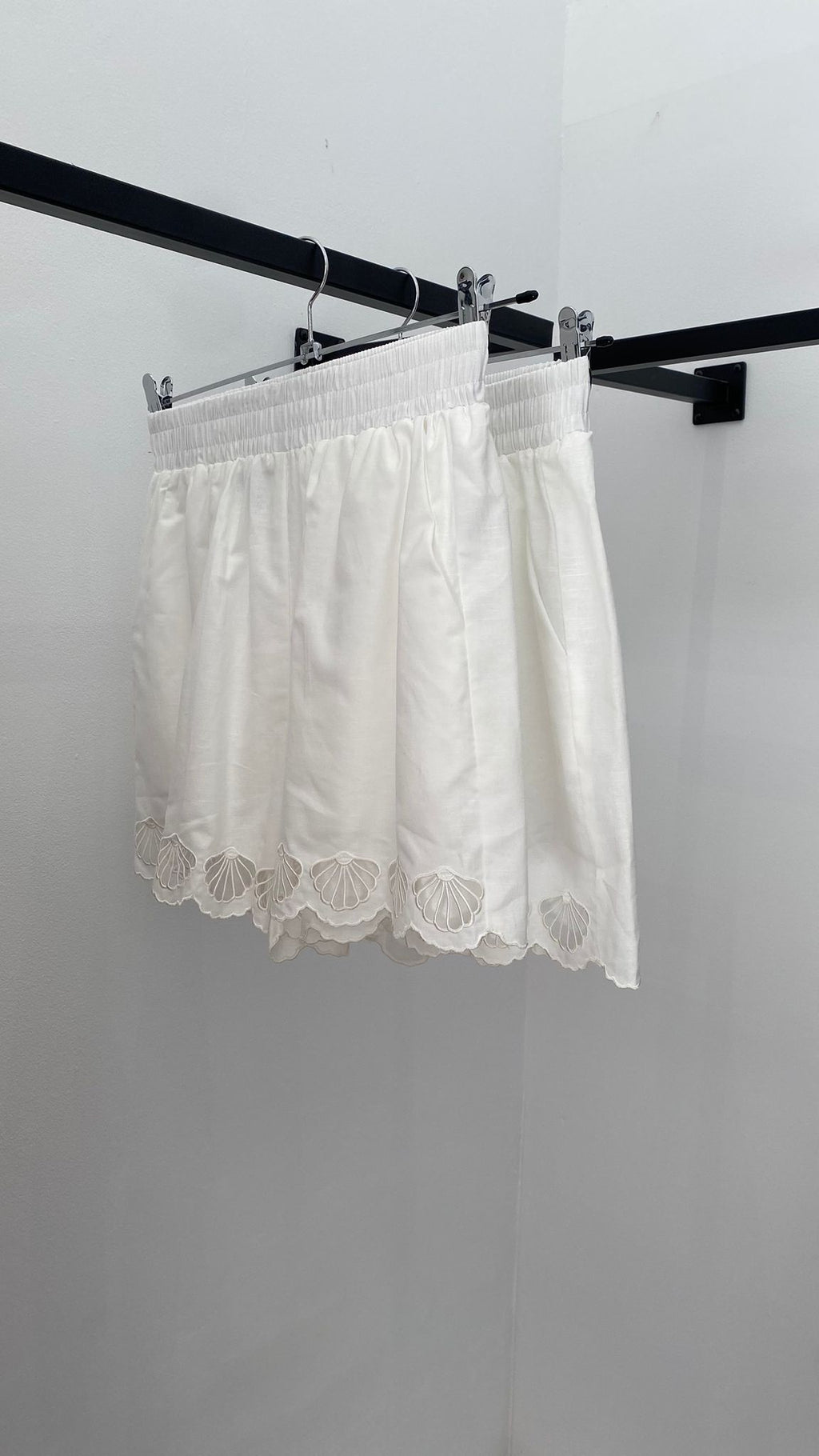 Short blanco