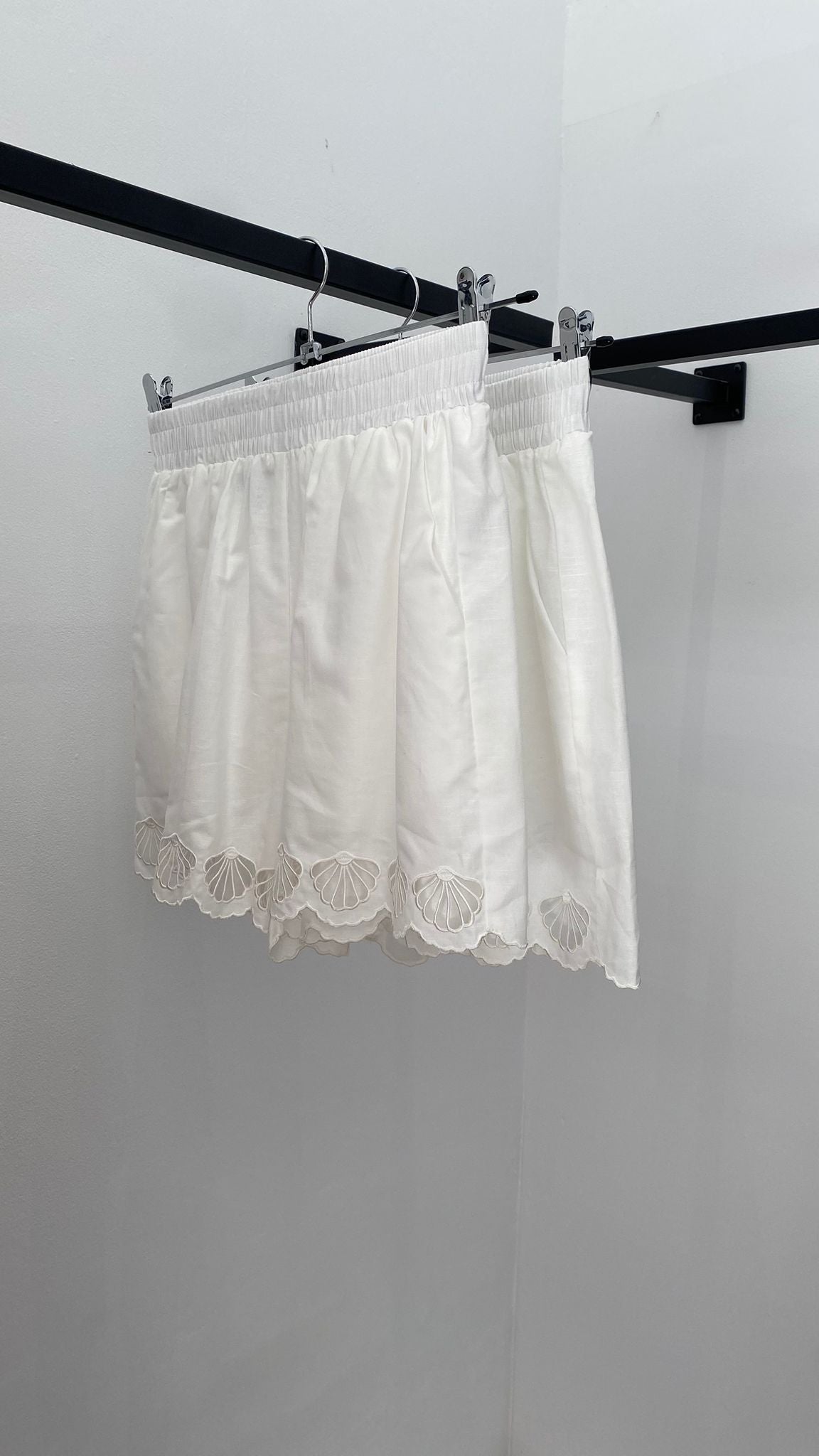 Short blanco