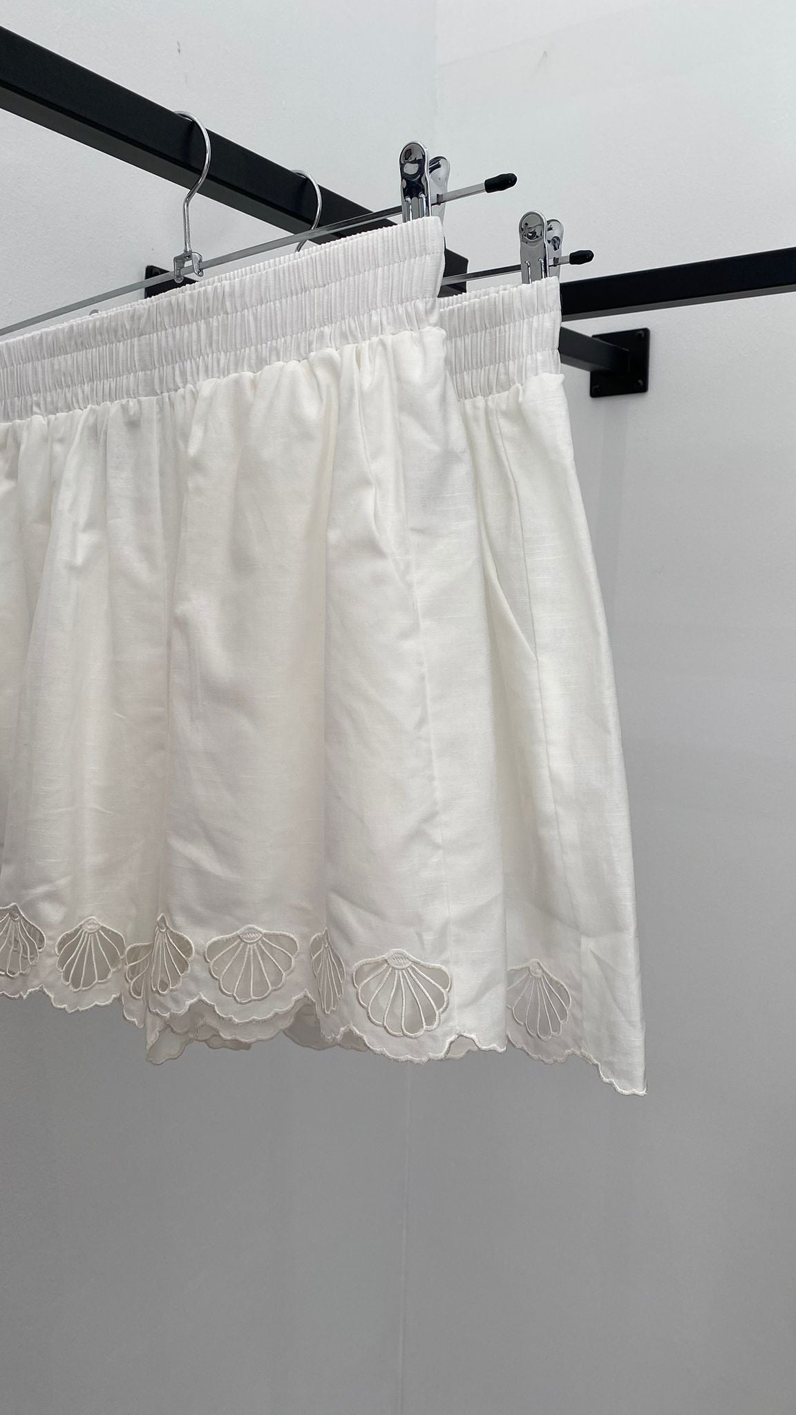 Short blanco