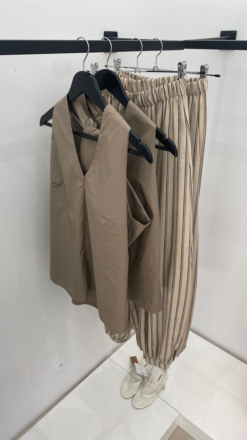 Blusa de tirantes cruzados