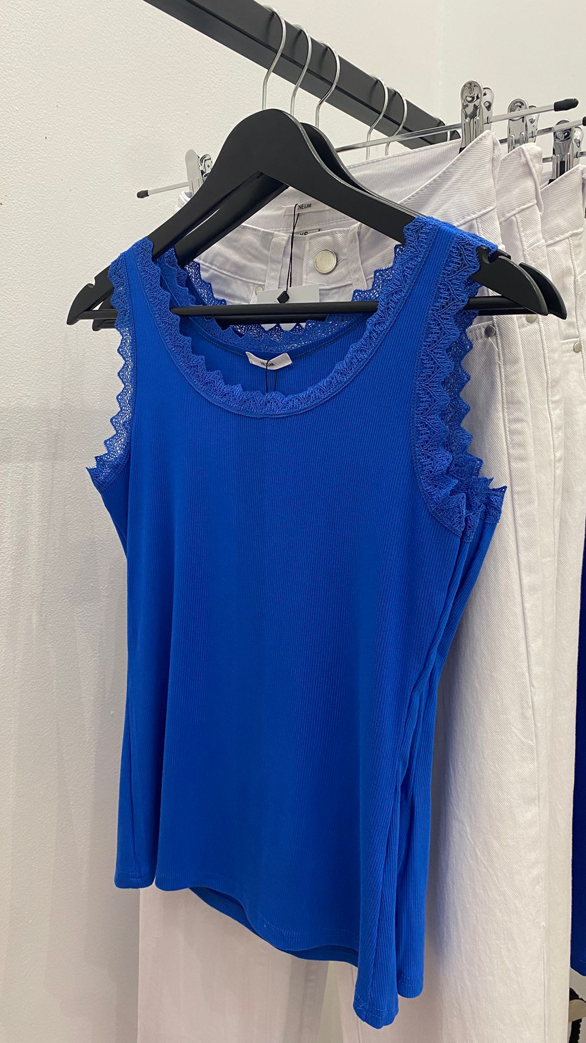Top azul eléctrico