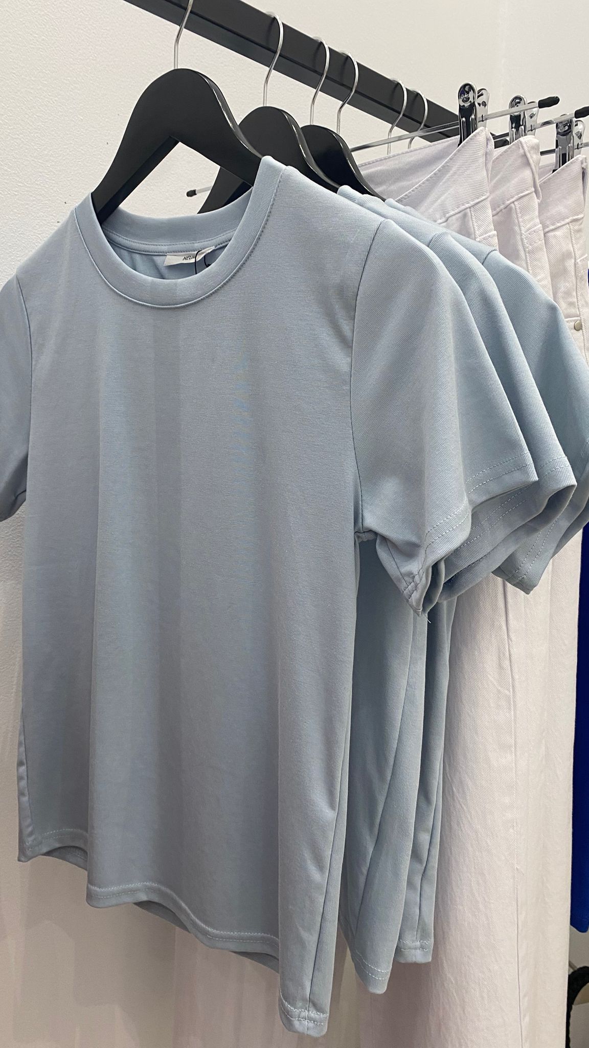 Camiseta básica azul celeste