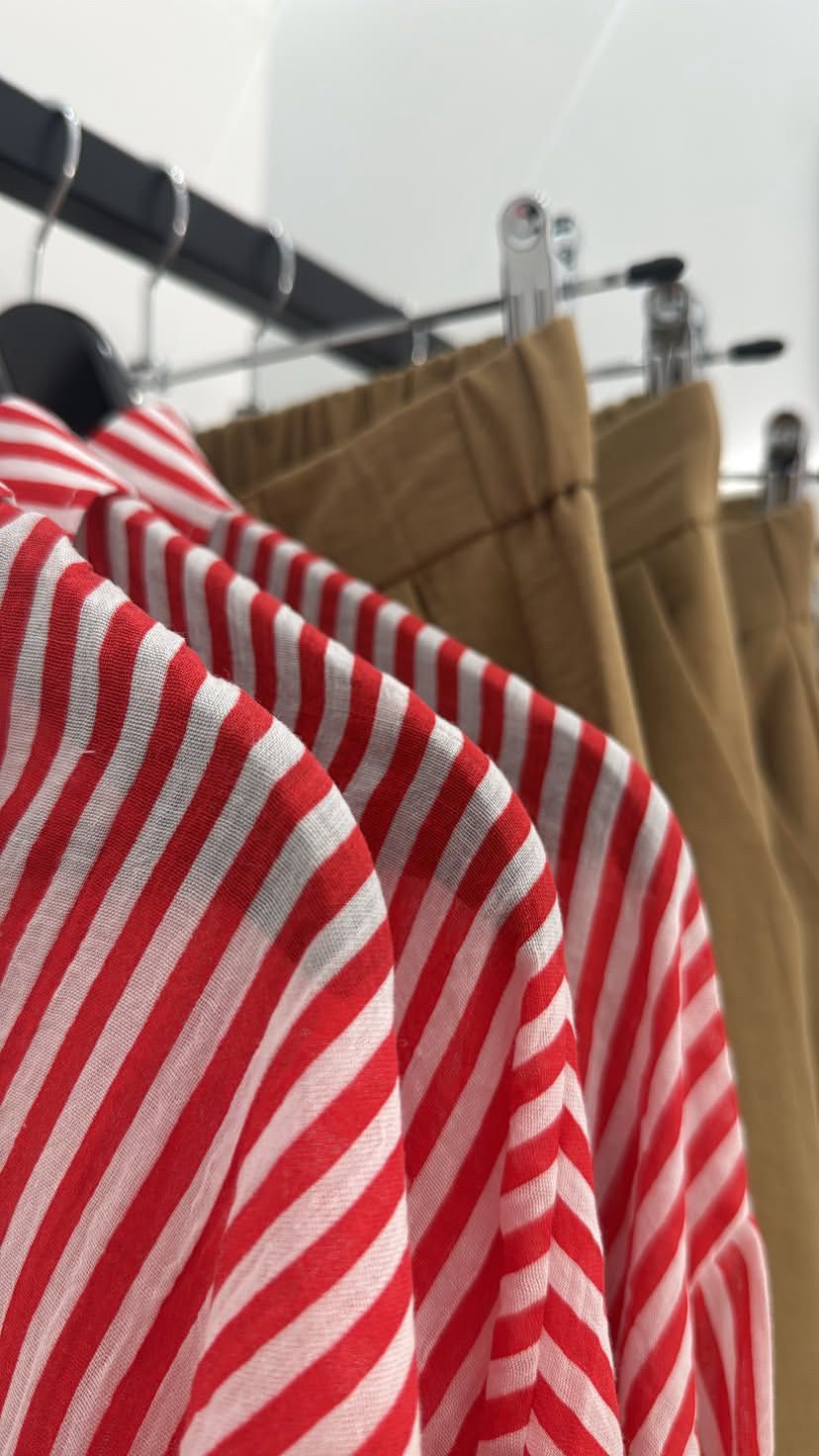 Camisa a rayas roja blanca