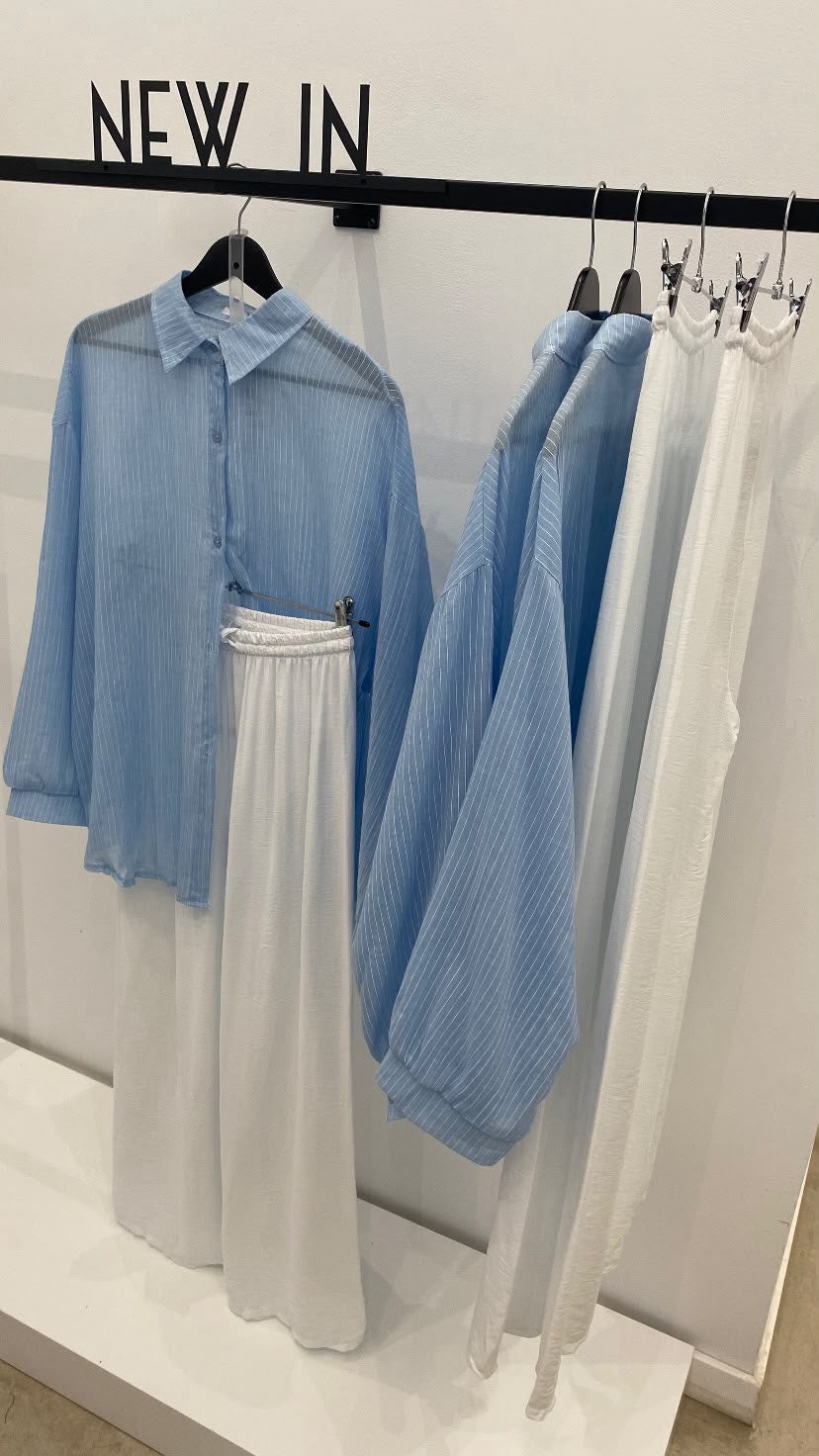Camisa a rayas blanca azul celeste