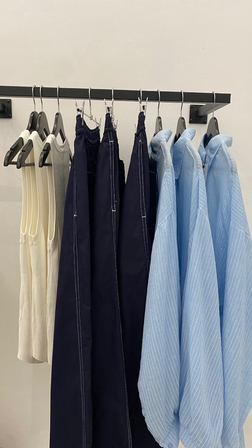 Camisa a rayas blanca azul celeste
