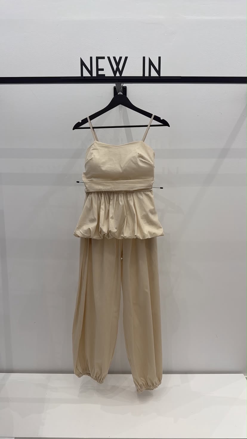 Total look beige