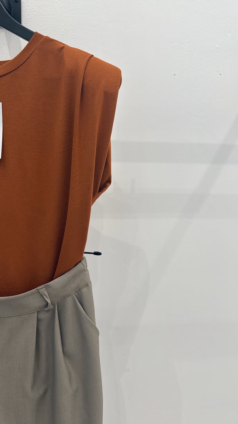 Bermuda traje taupe