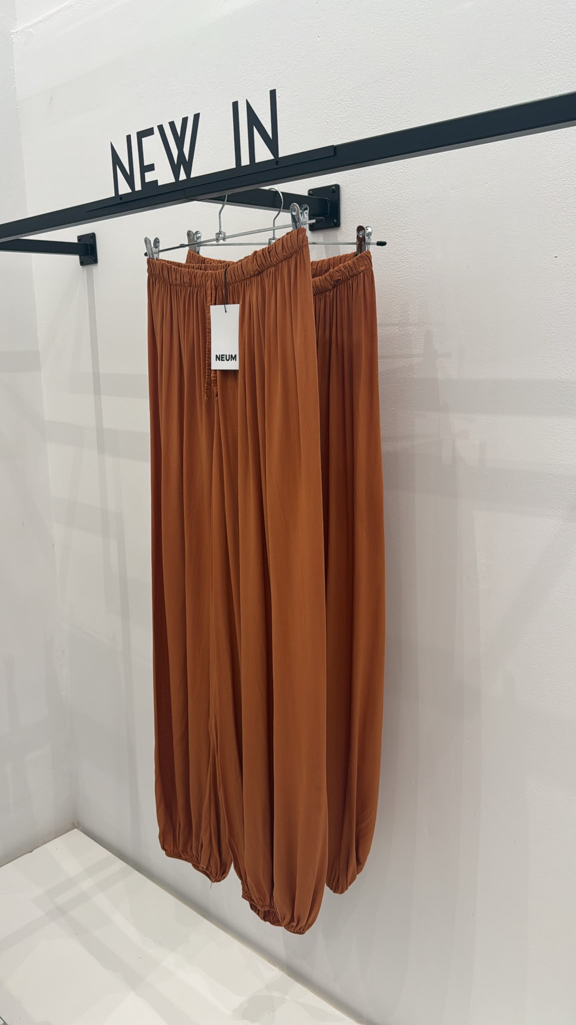 Pantalón bombacho teja