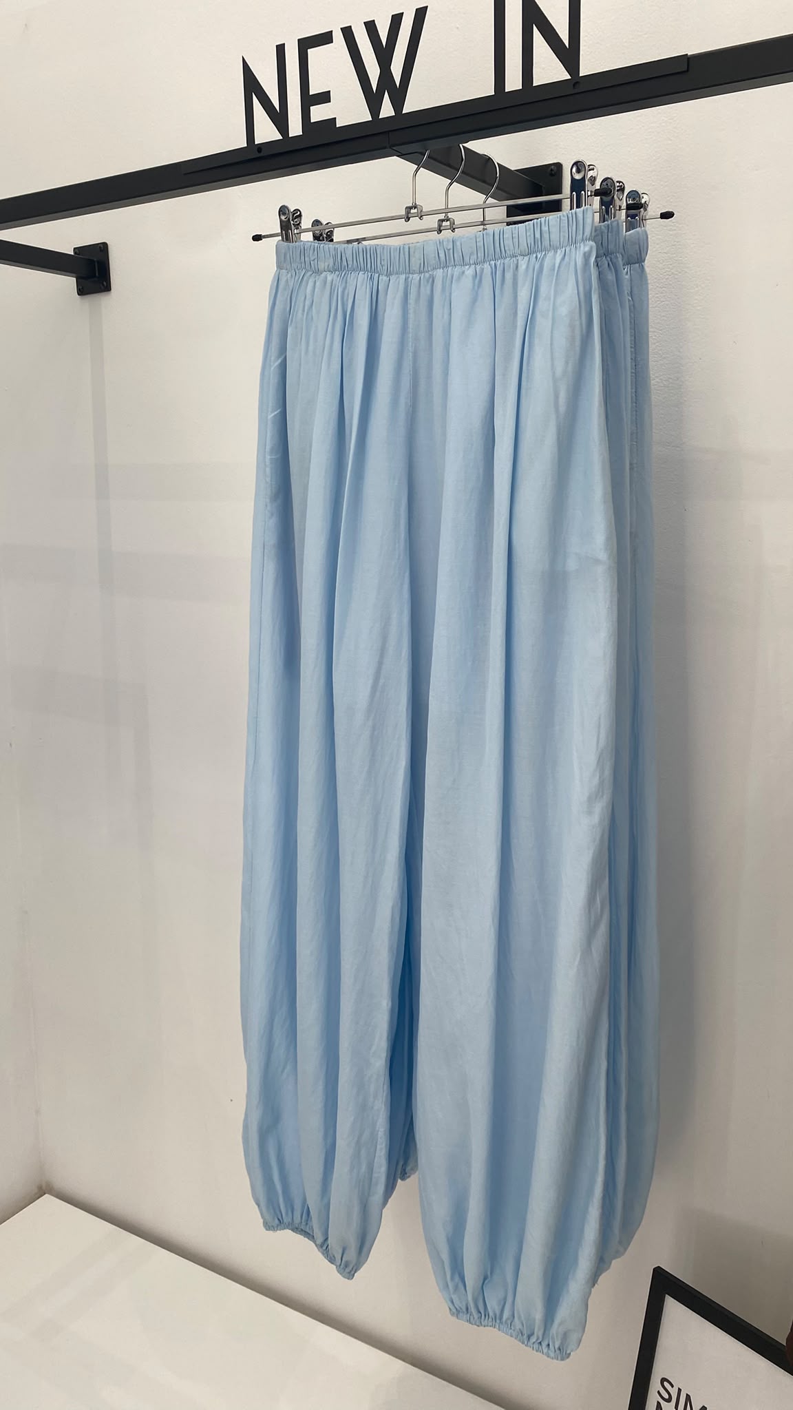 Pantalón bombacho celeste