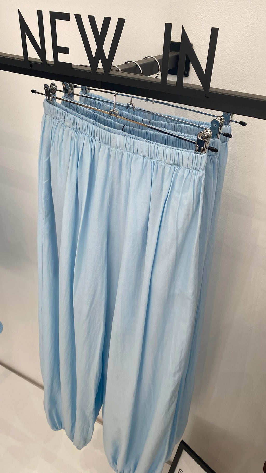 Pantalón bombacho celeste