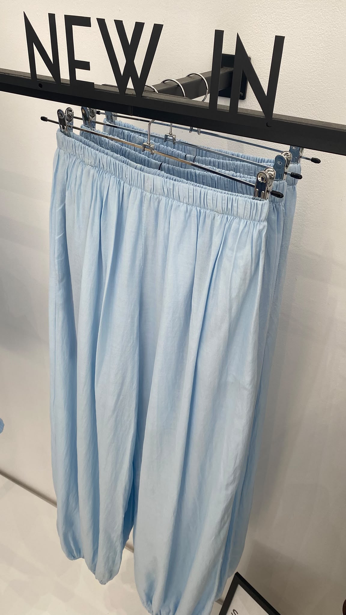 Pantalón bombacho celeste