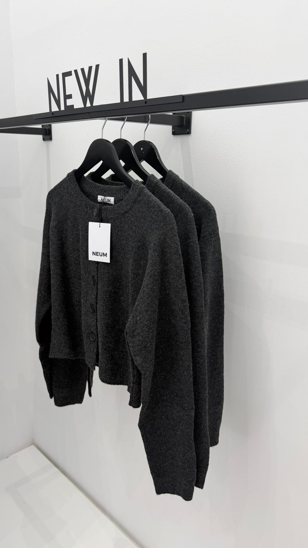 Cárdigan gris oscuro