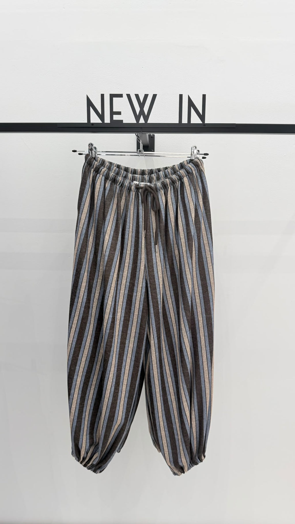 Pantalón bombacho rayas azul + taupe