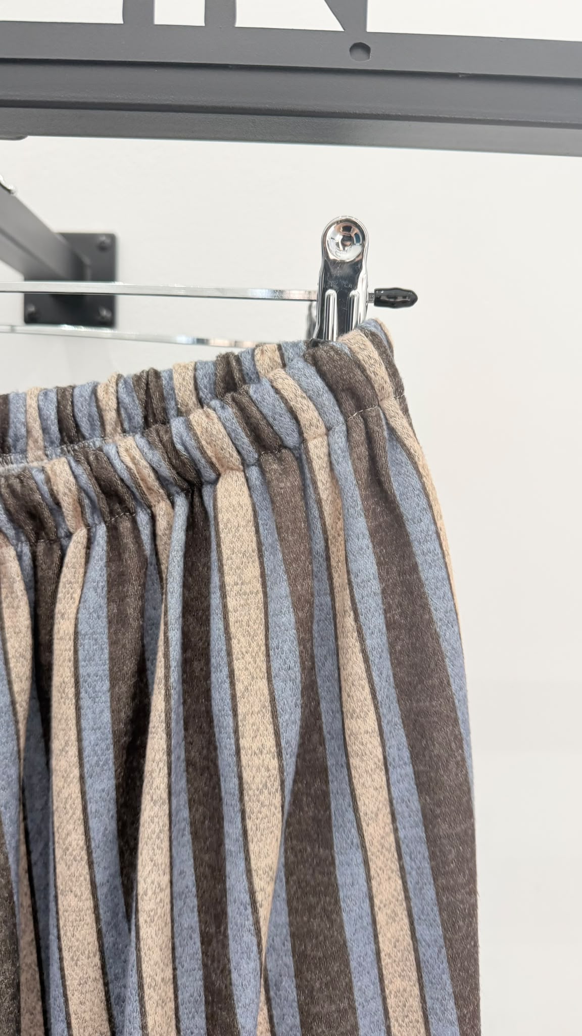Pantalón bombacho rayas azul + taupe