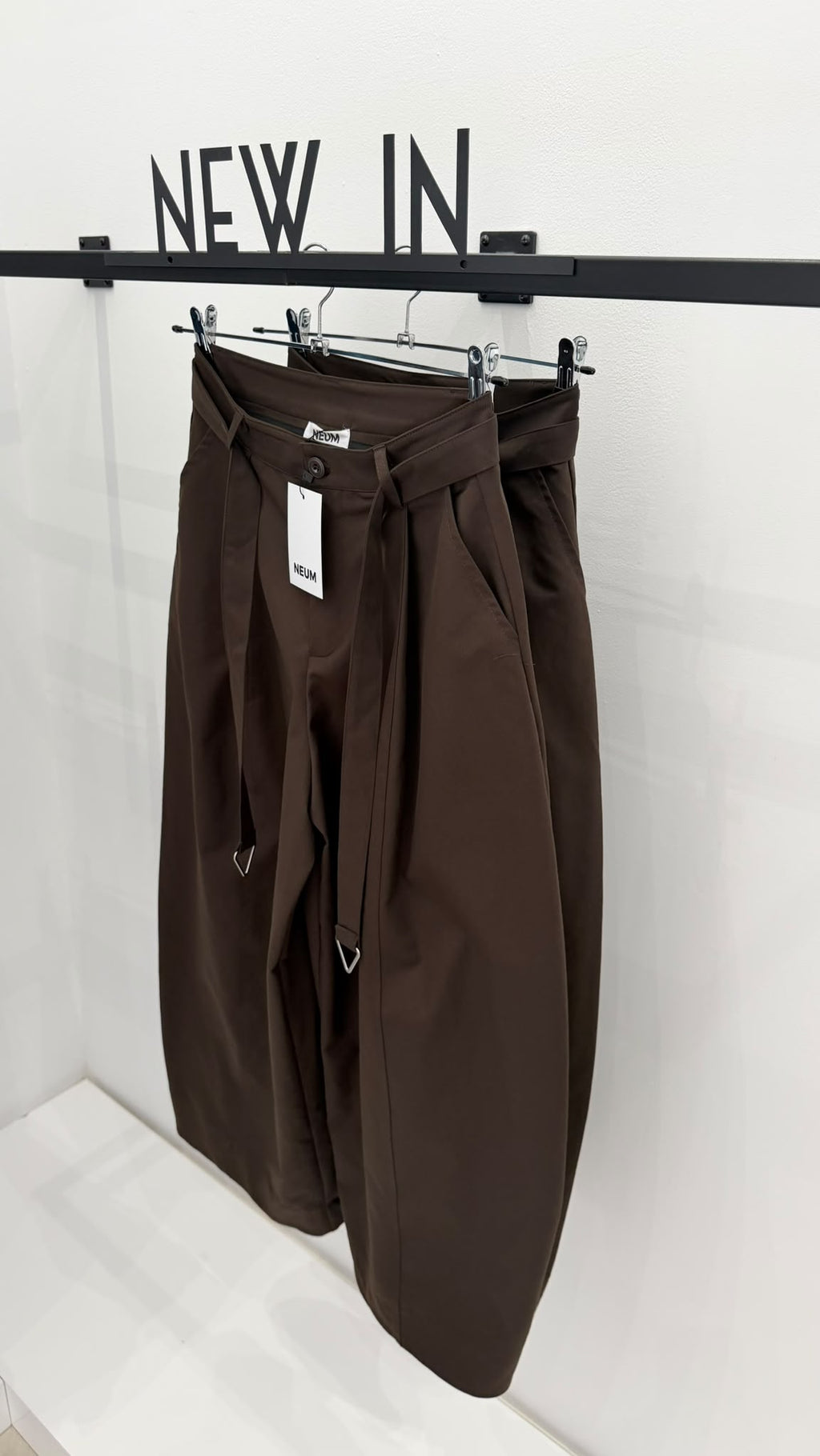 Pantalón barrel marrón