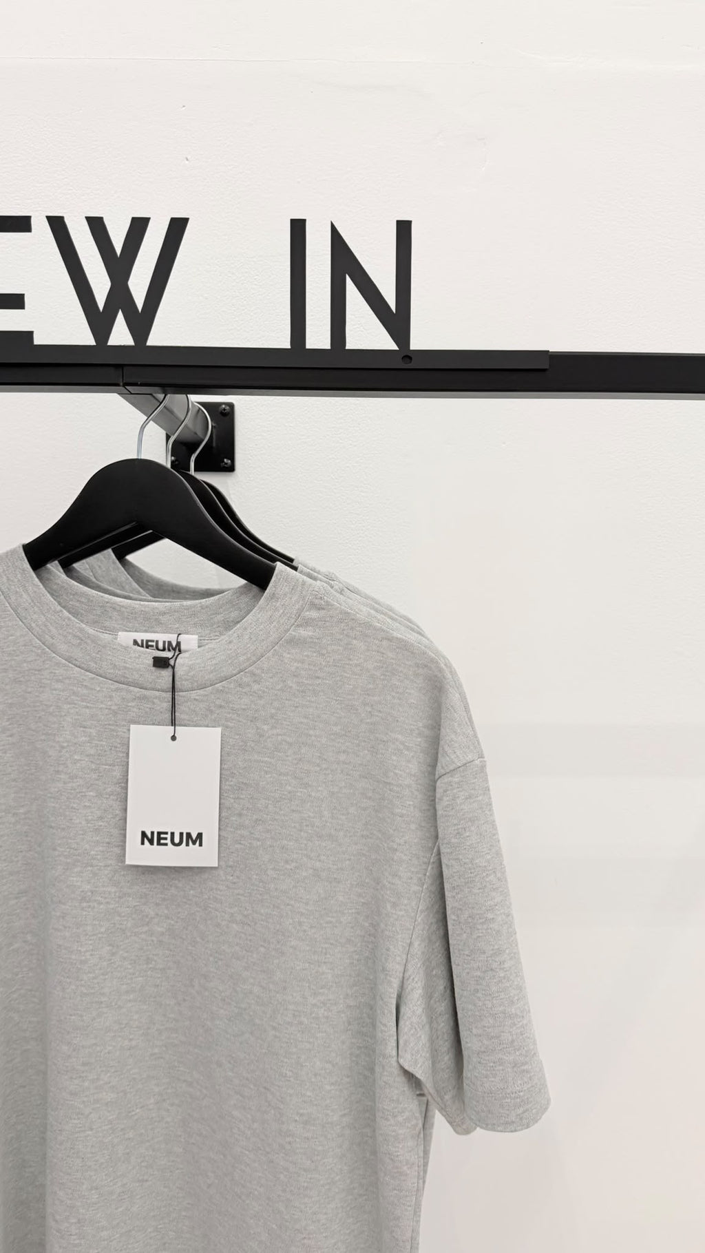 Camiseta básica abertura lateral gris