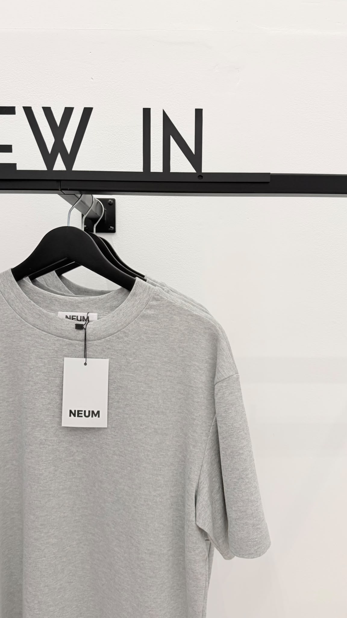 Camiseta básica abertura lateral gris