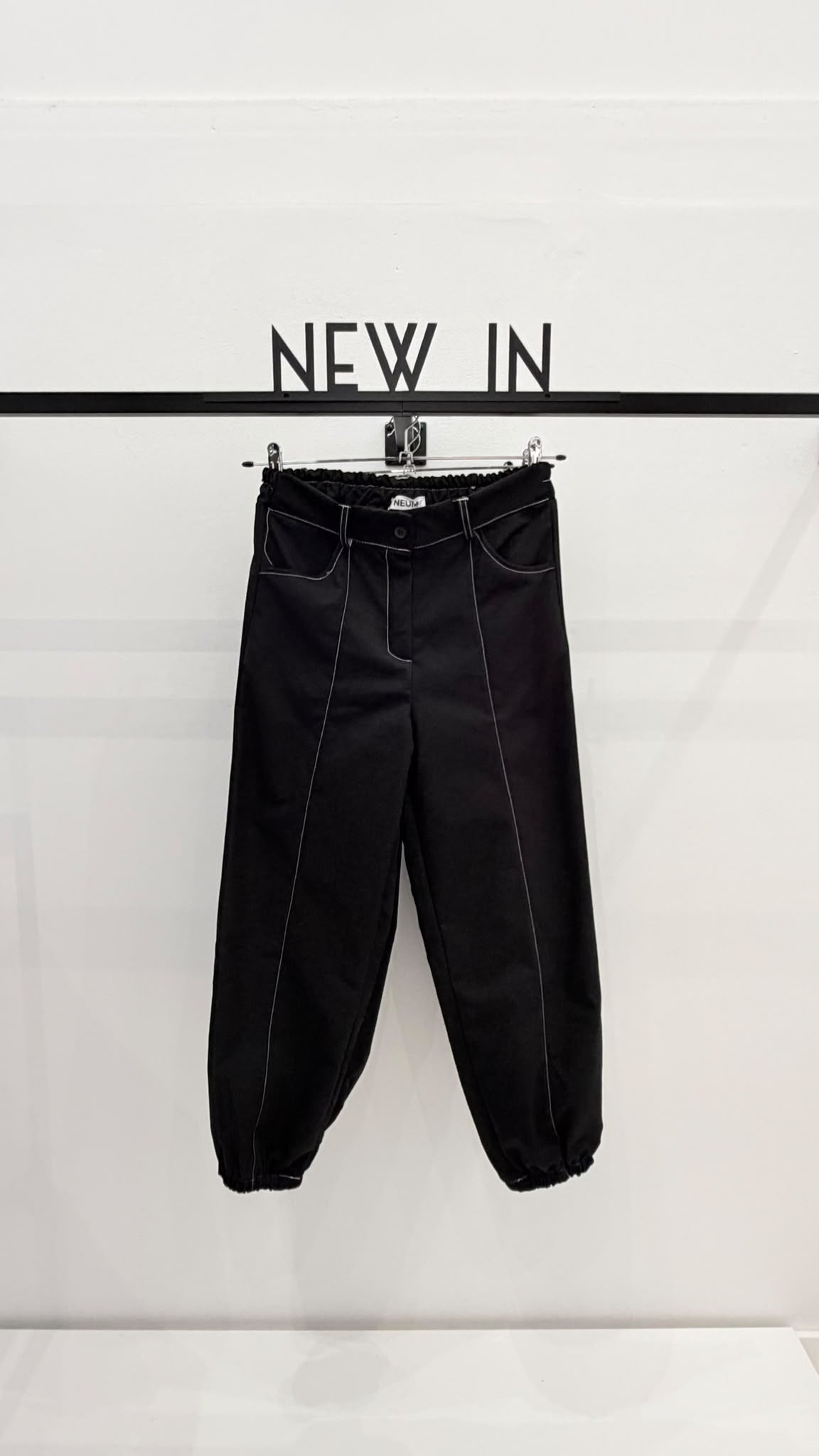 Pantalón bombacho negro
