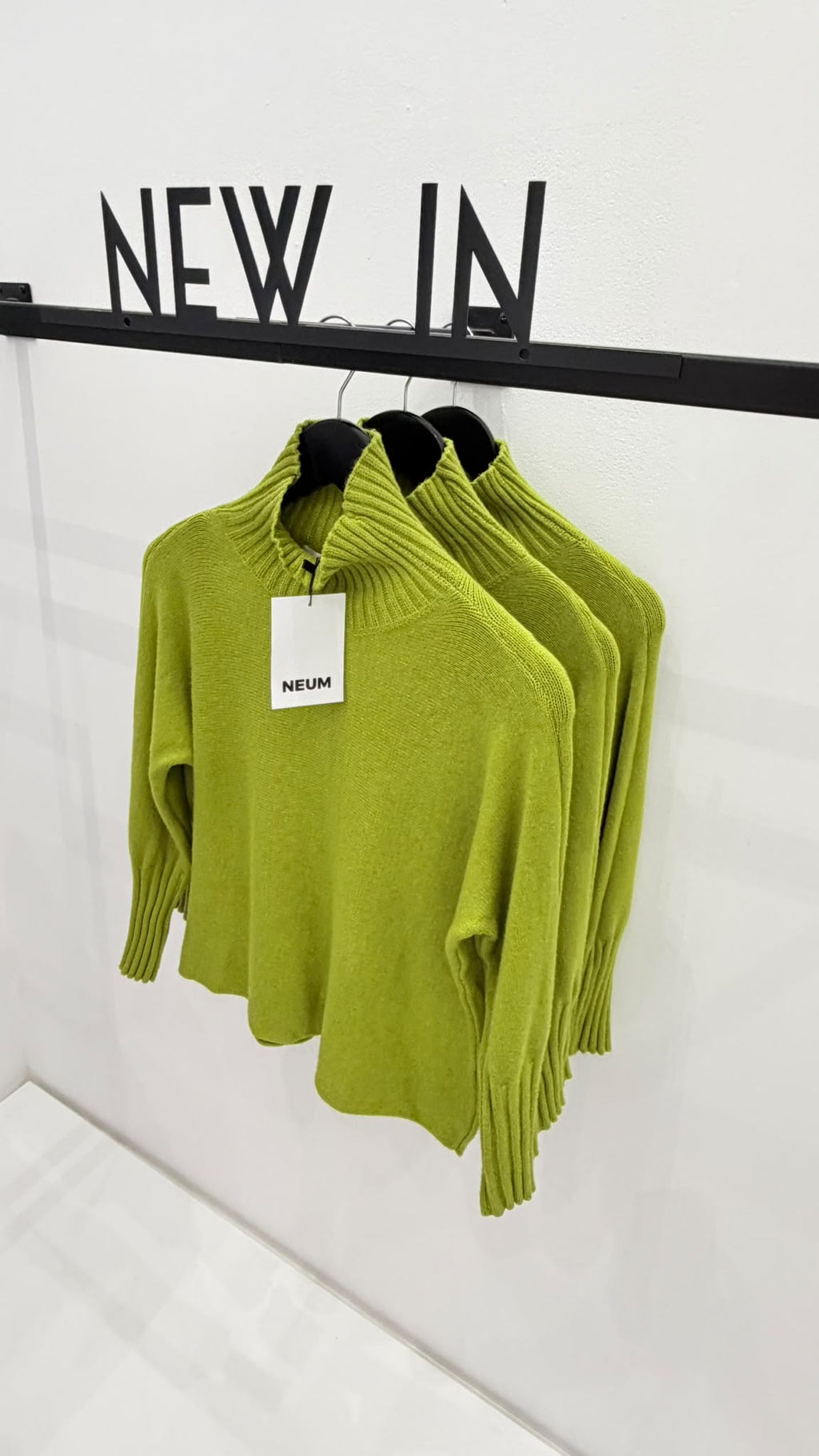 Jersey verde pistacho cuello chimenea