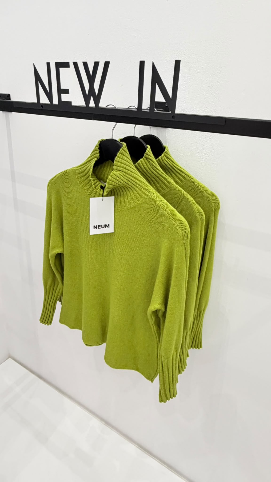 Jersey verde pistacho cuello chimenea