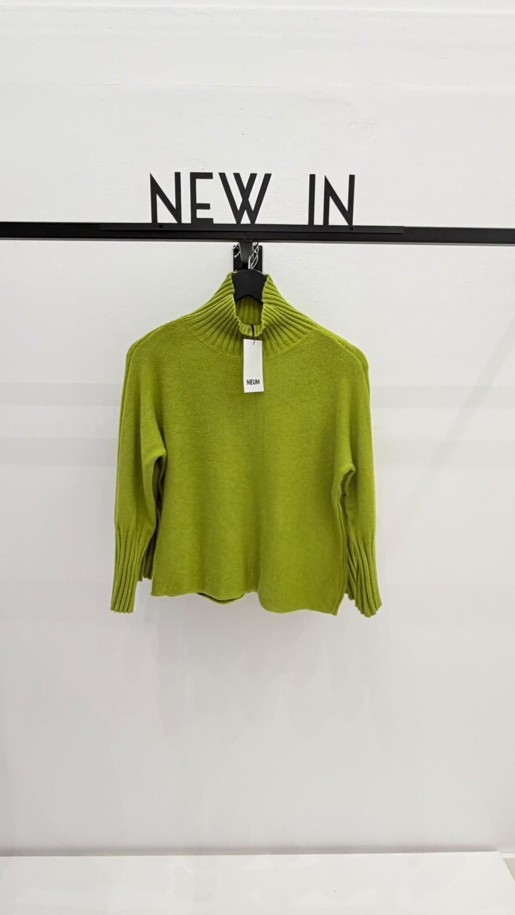 Jersey verde pistacho cuello chimenea