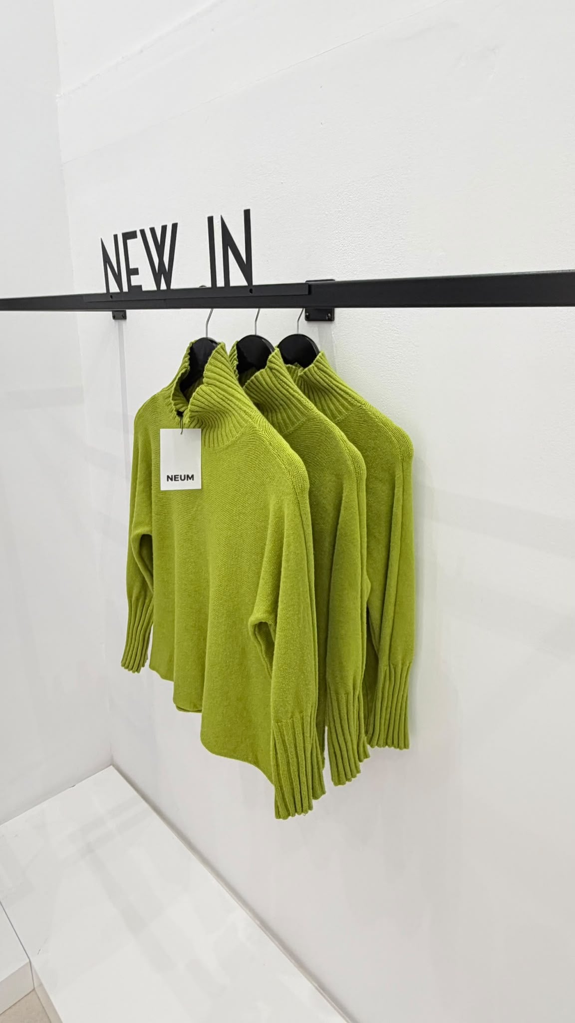 Jersey verde pistacho cuello chimenea