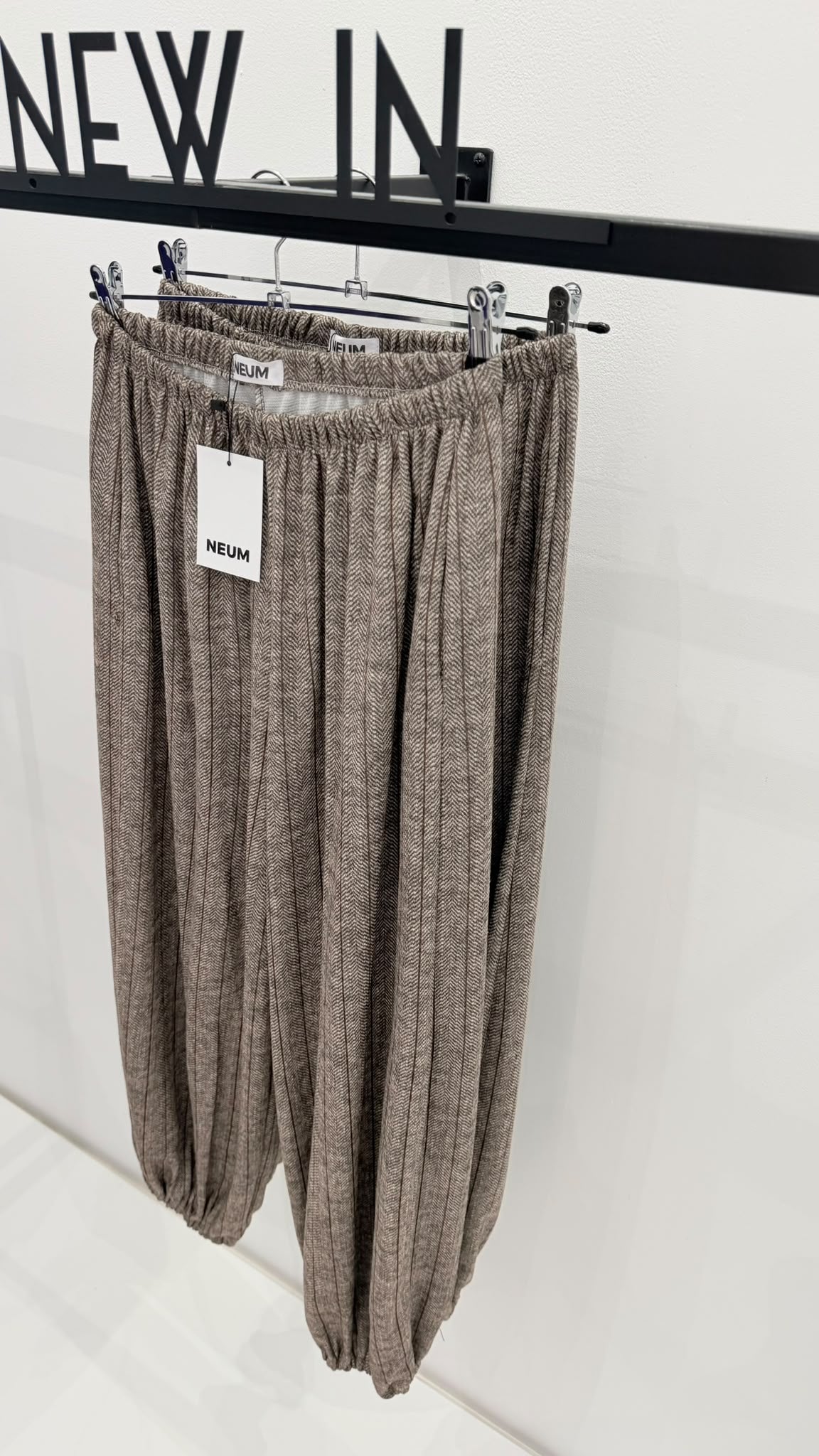 Pantalón bombacho espiga