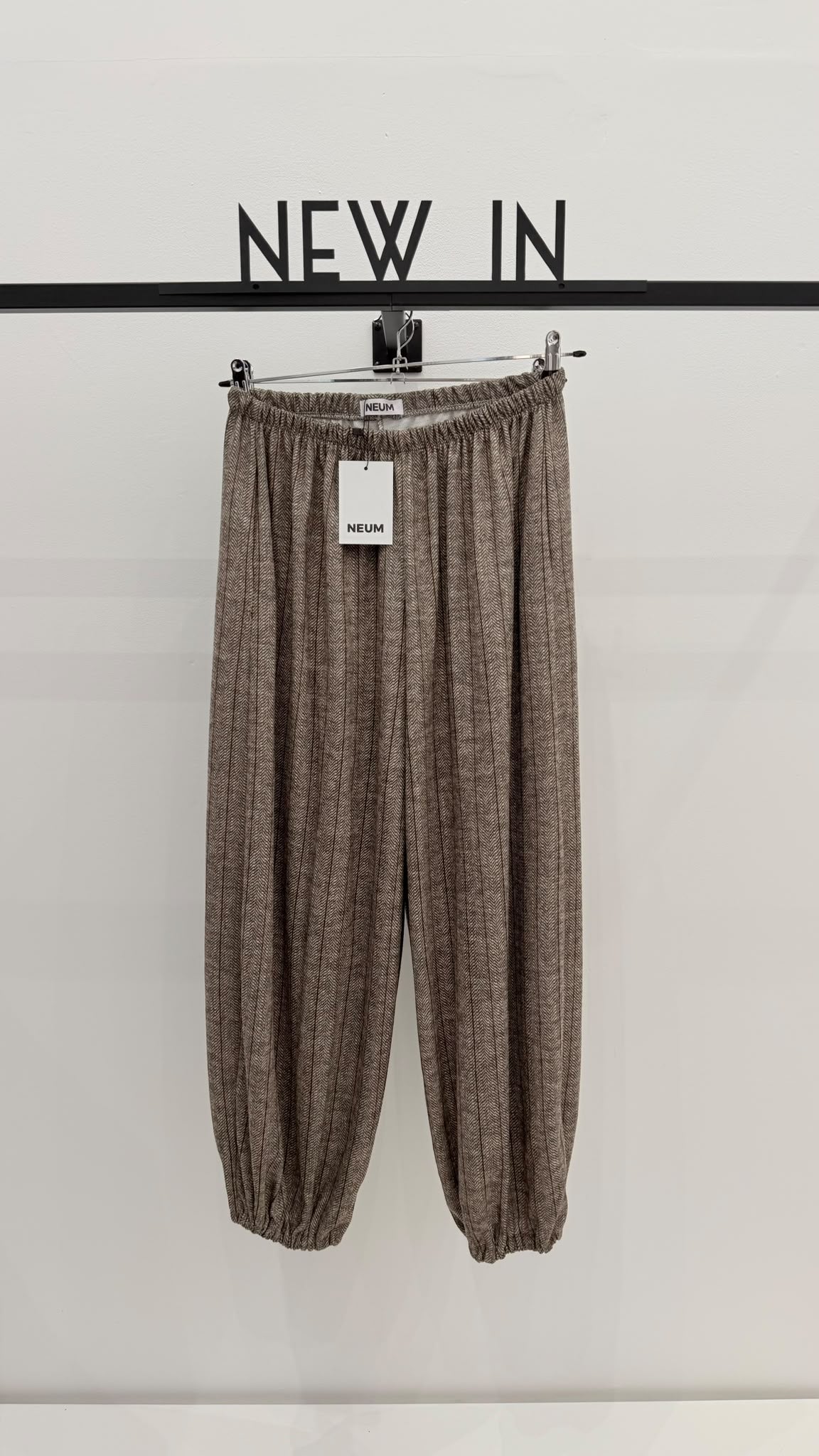 Pantalón bombacho espiga