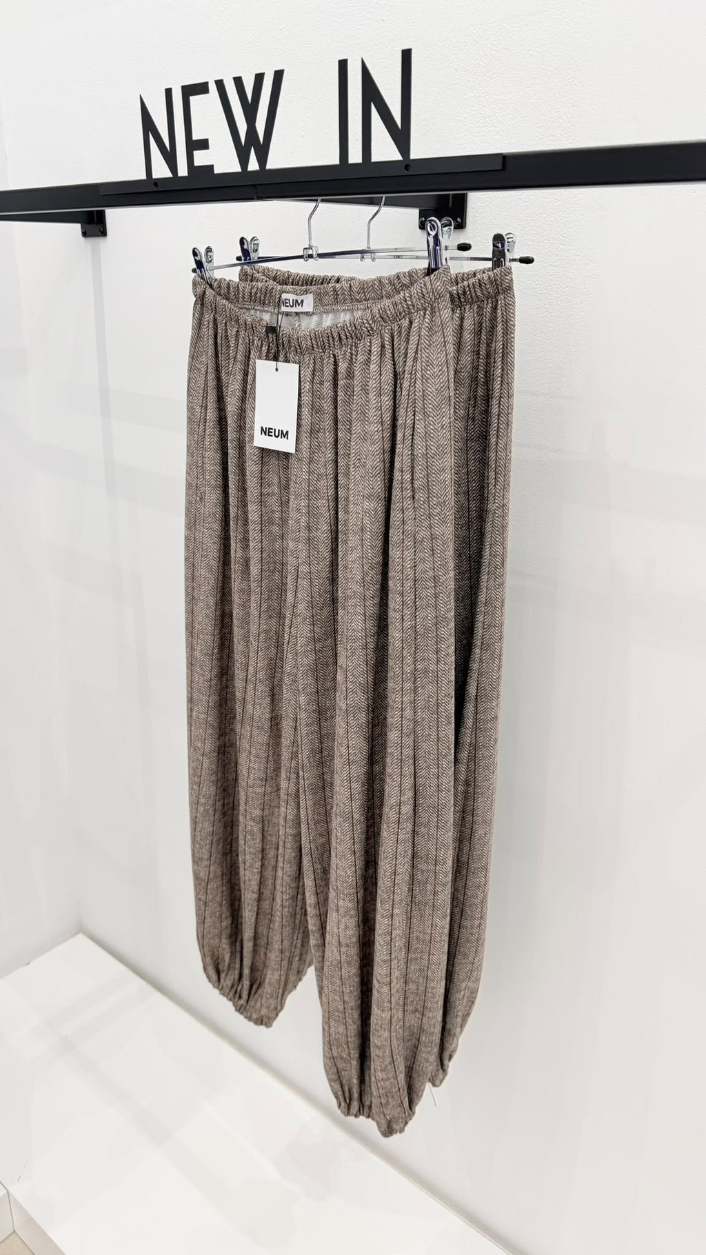 Pantalón bombacho espiga