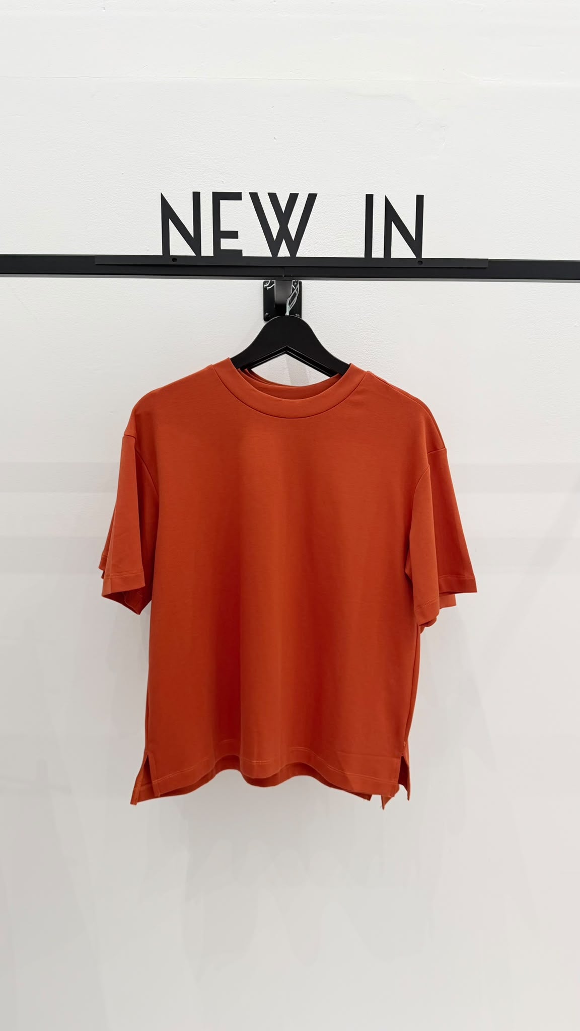 Camiseta básica abertura lateral teja