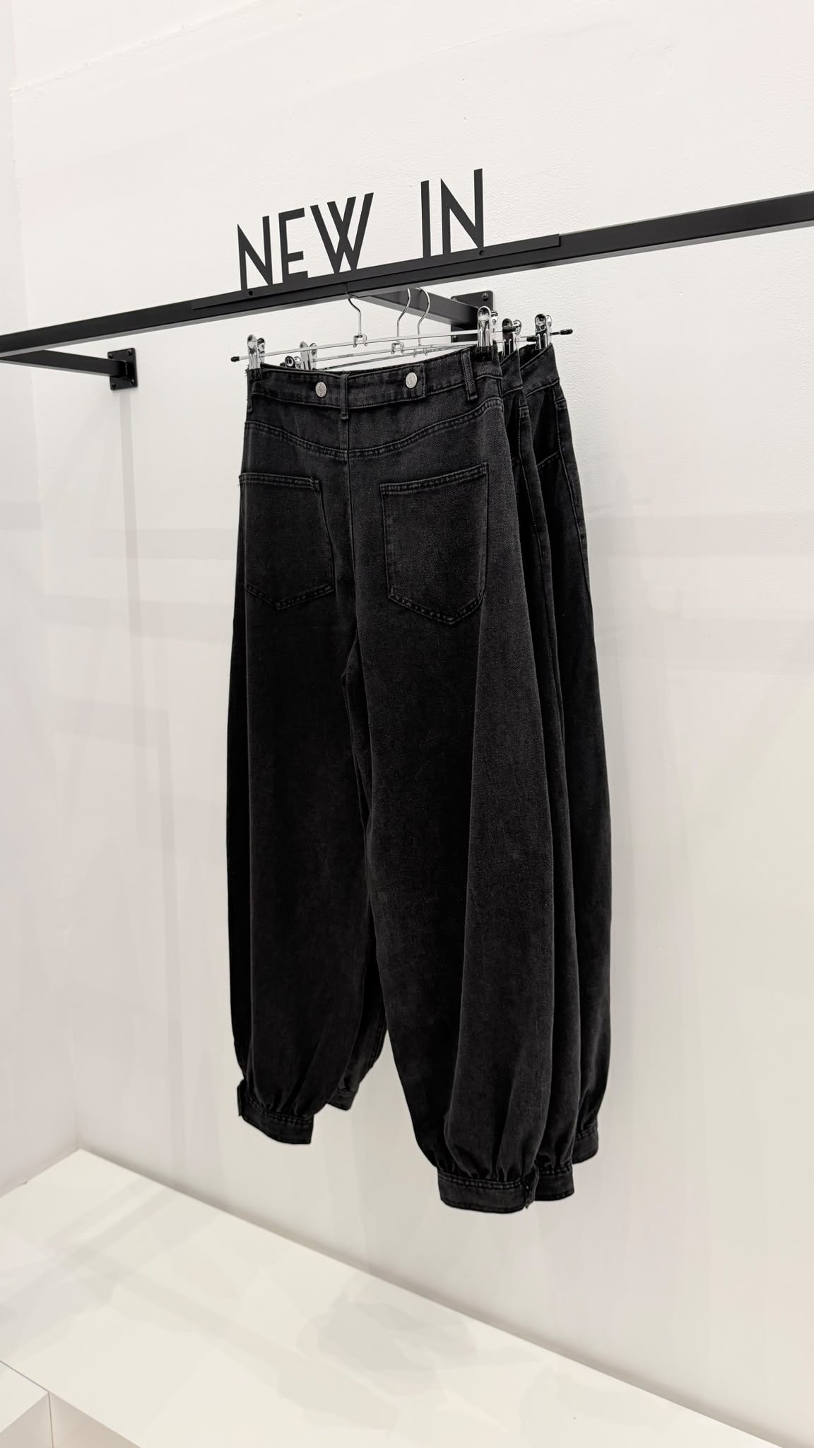 Jeans bombacho negro lavado
