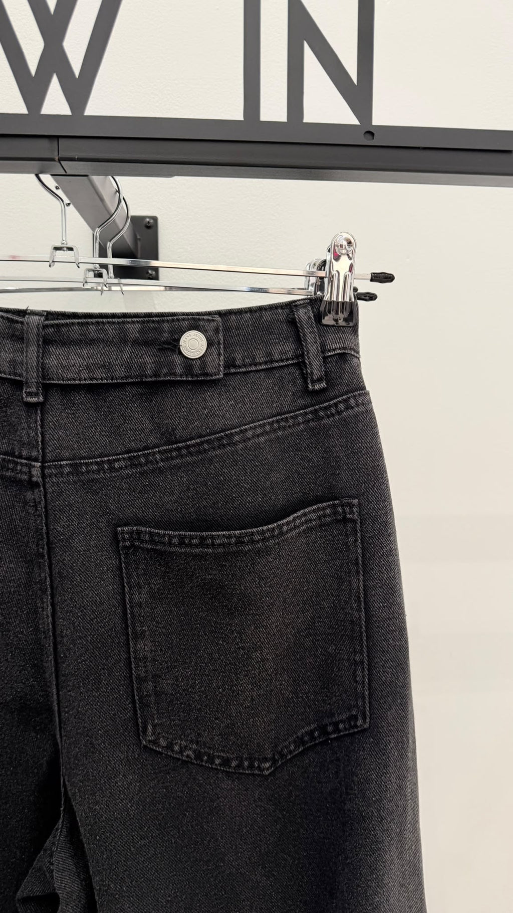 Jeans bombacho negro lavado