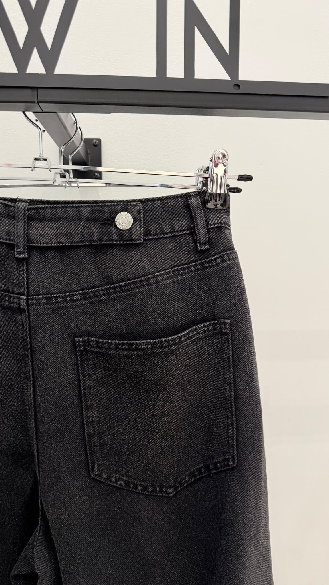 Jeans bombacho negro lavado