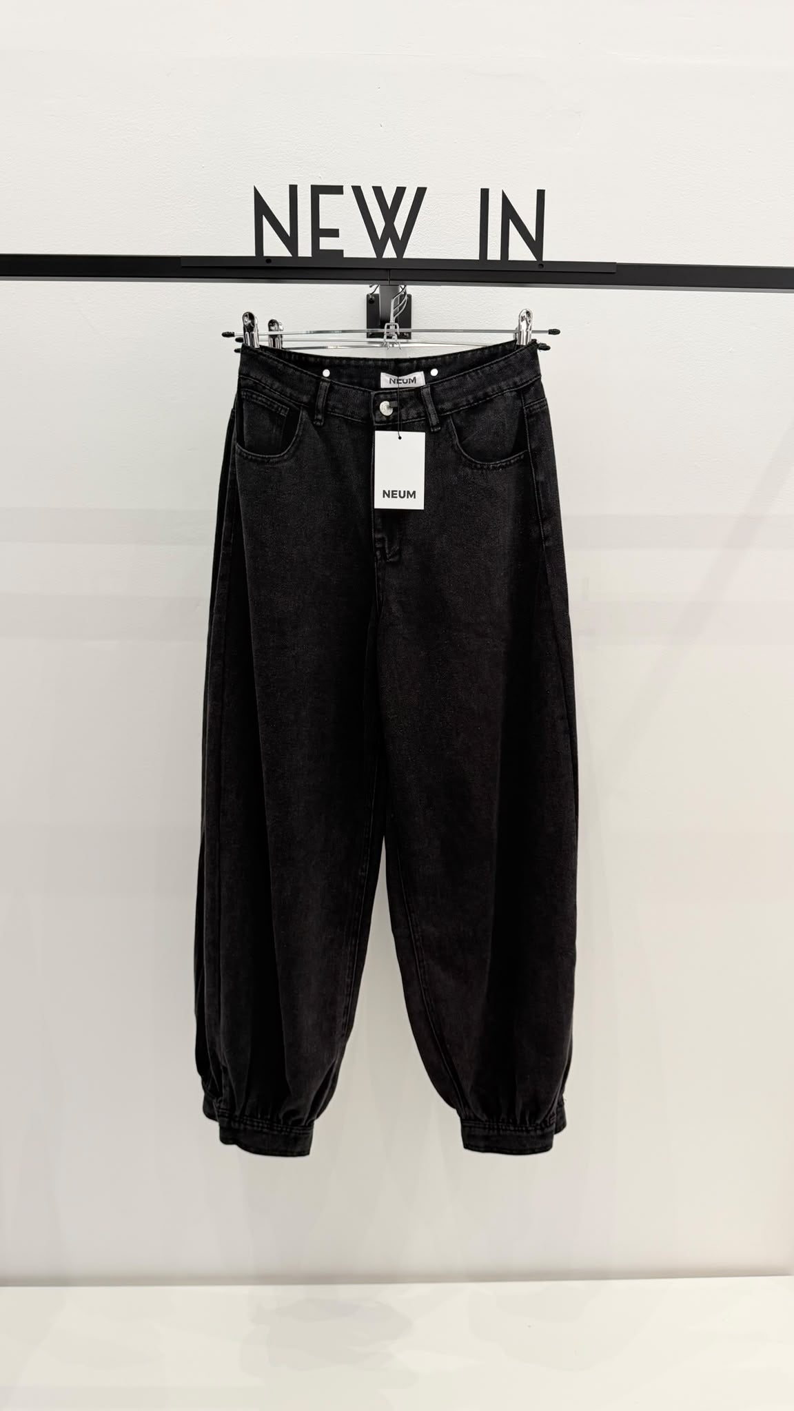 Jeans bombacho negro lavado
