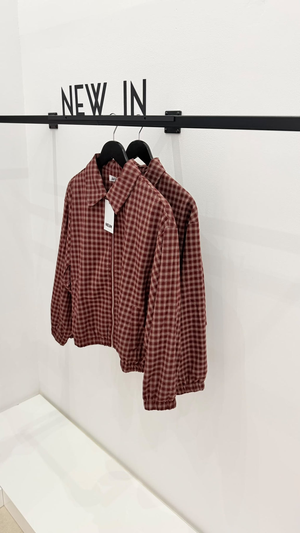 Bomber cuadro rojo