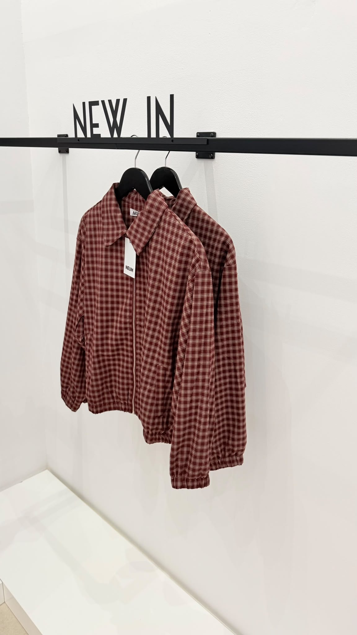 Bomber cuadro rojo