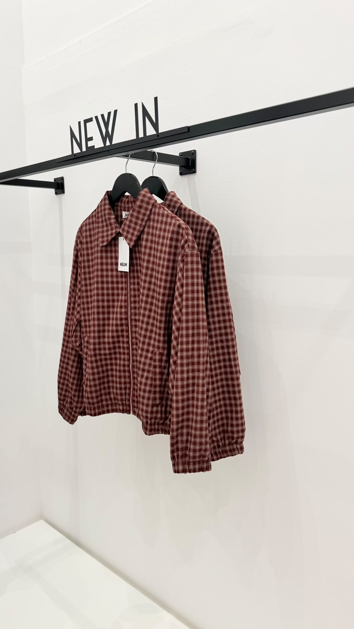 Bomber cuadro rojo